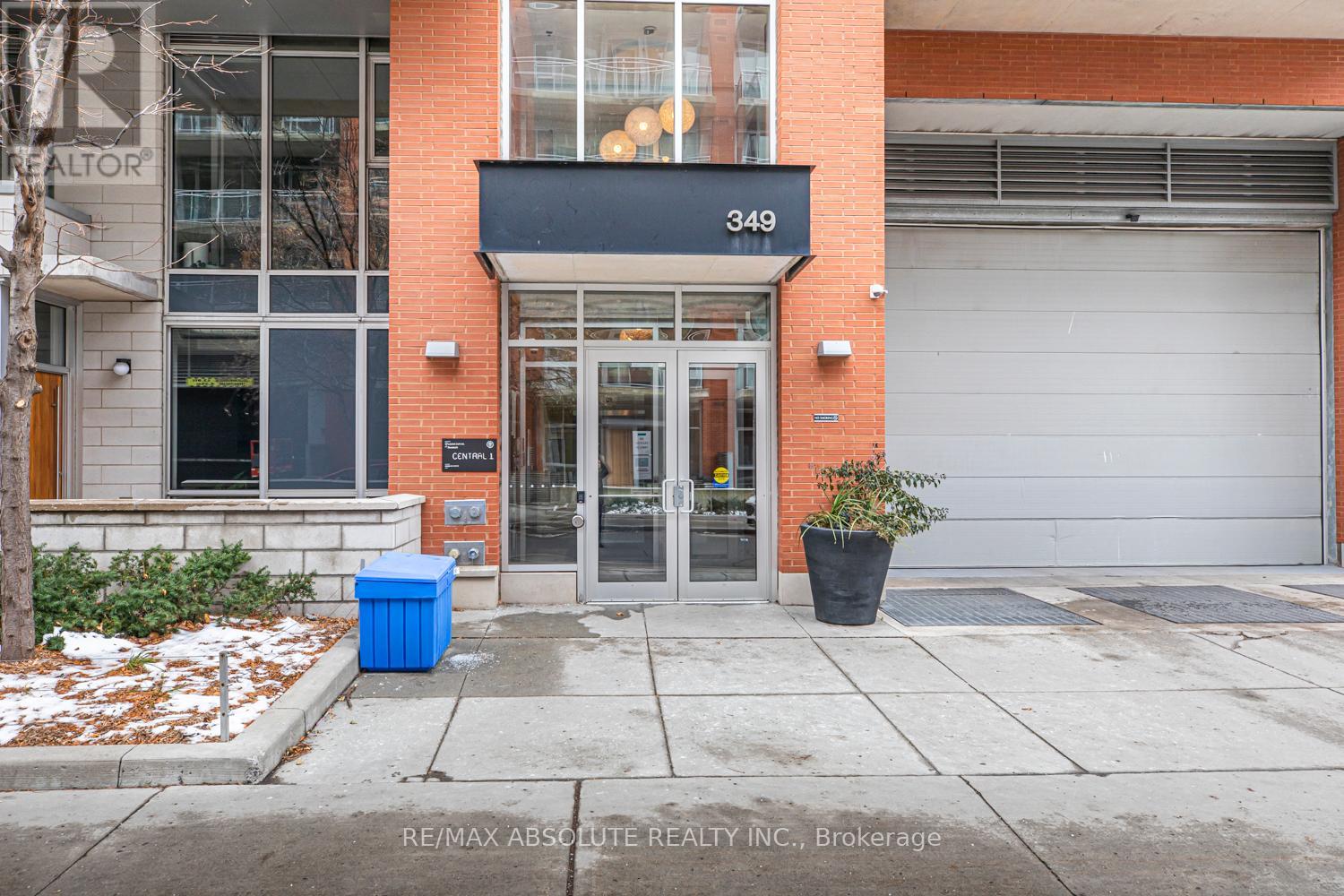422 - 349 Mcleod Street, Ottawa, Ontario  K2P 0S1 - Photo 2 - X12208951