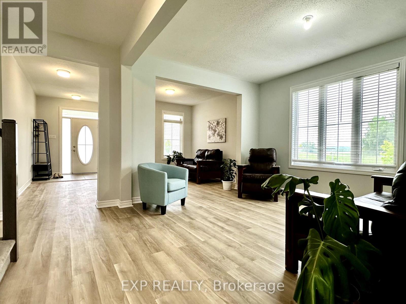 260 Sweetvalley Drive, Ottawa, Ontario  K4A 5J5 - Photo 3 - X12208982