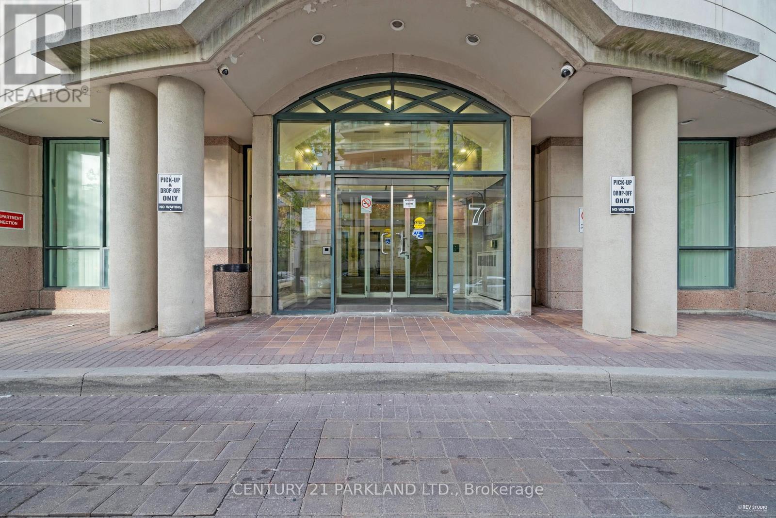 Lrg 7 - 7 Lorraine Drive, Toronto, Ontario  M2N 7H3 - Photo 3 - C12177159