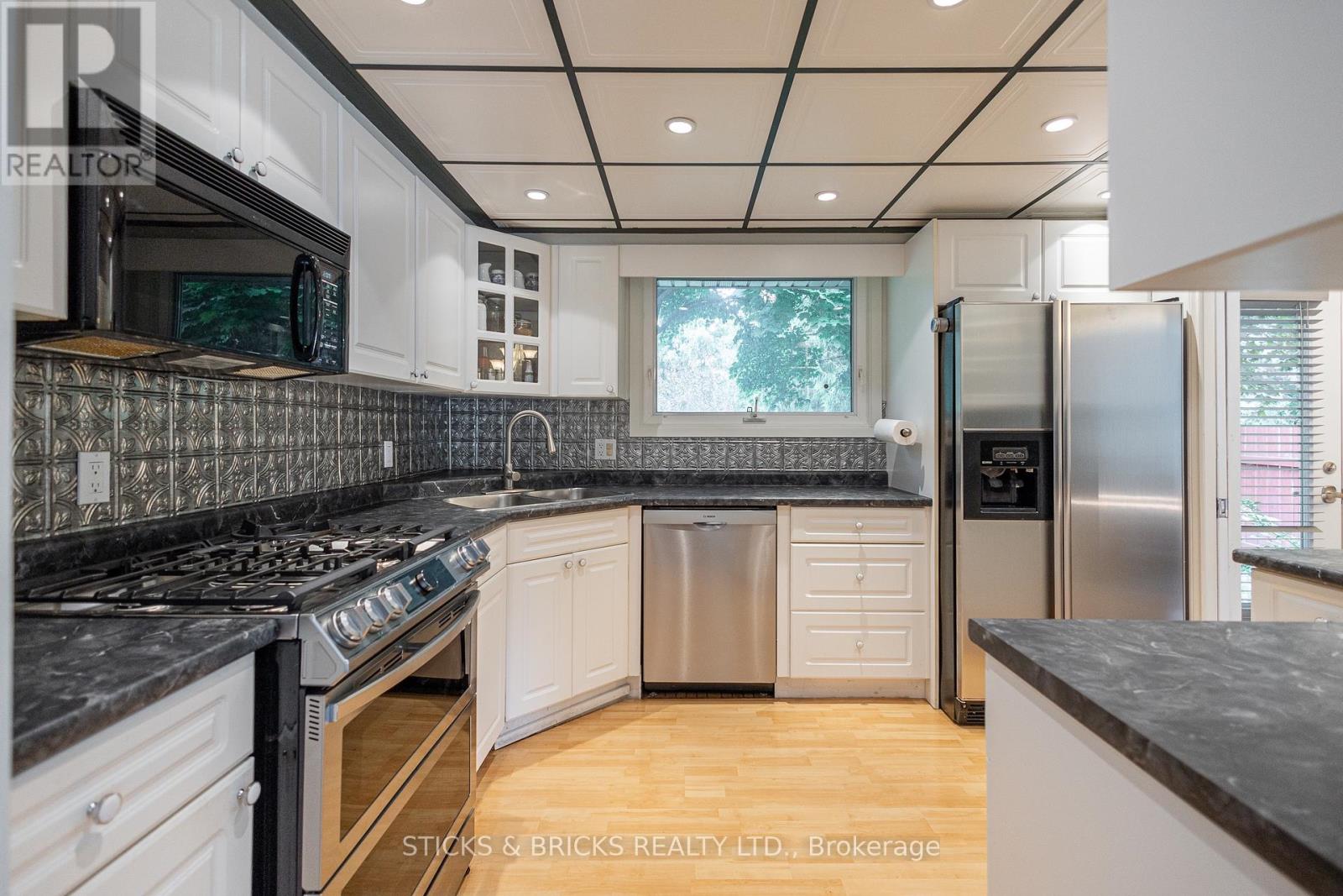 477 Dorchester Street, Niagara-On-The-Lake (Town), Ontario  L0S 1J0 - Photo 10 - X12208971