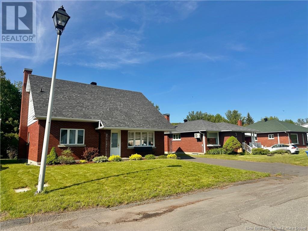 38 Vimy, Edmundston, New Brunswick  E3V 1B3 - Photo 2 - NB120400