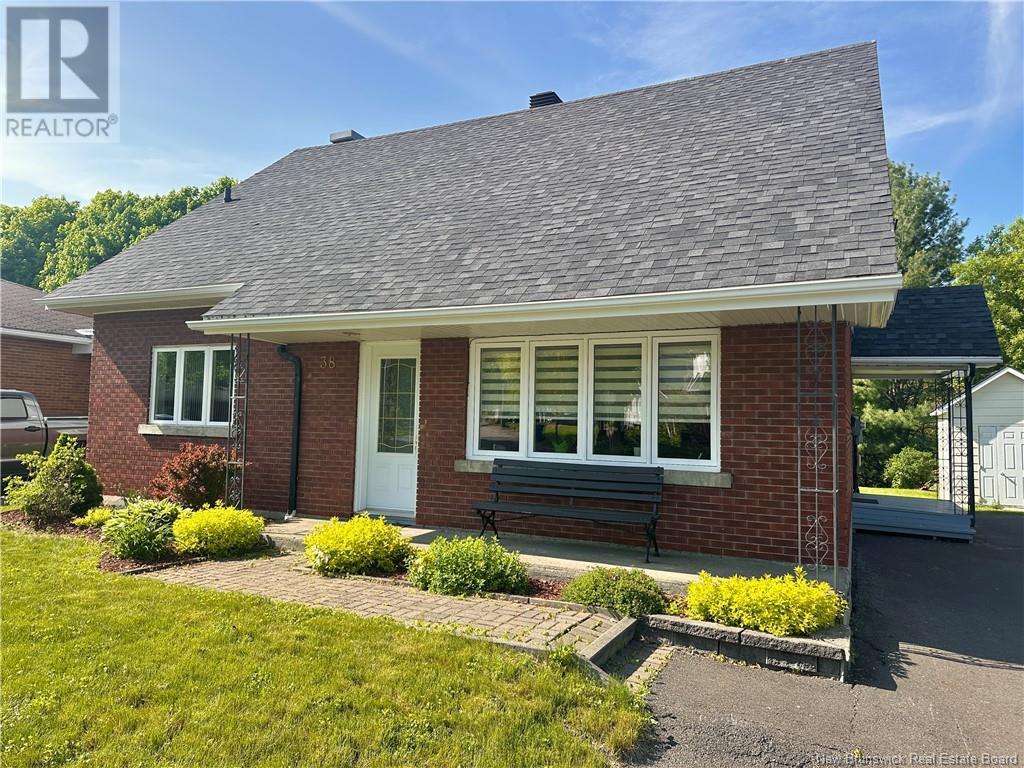 38 Vimy, Edmundston, New Brunswick  E3V 1B3 - Photo 3 - NB120400