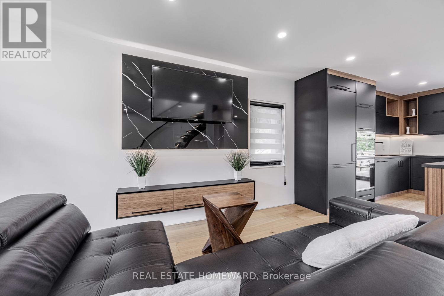 10 Juliana Court, Toronto, Ontario  M6S 2R2 - Photo 6 - W12135416