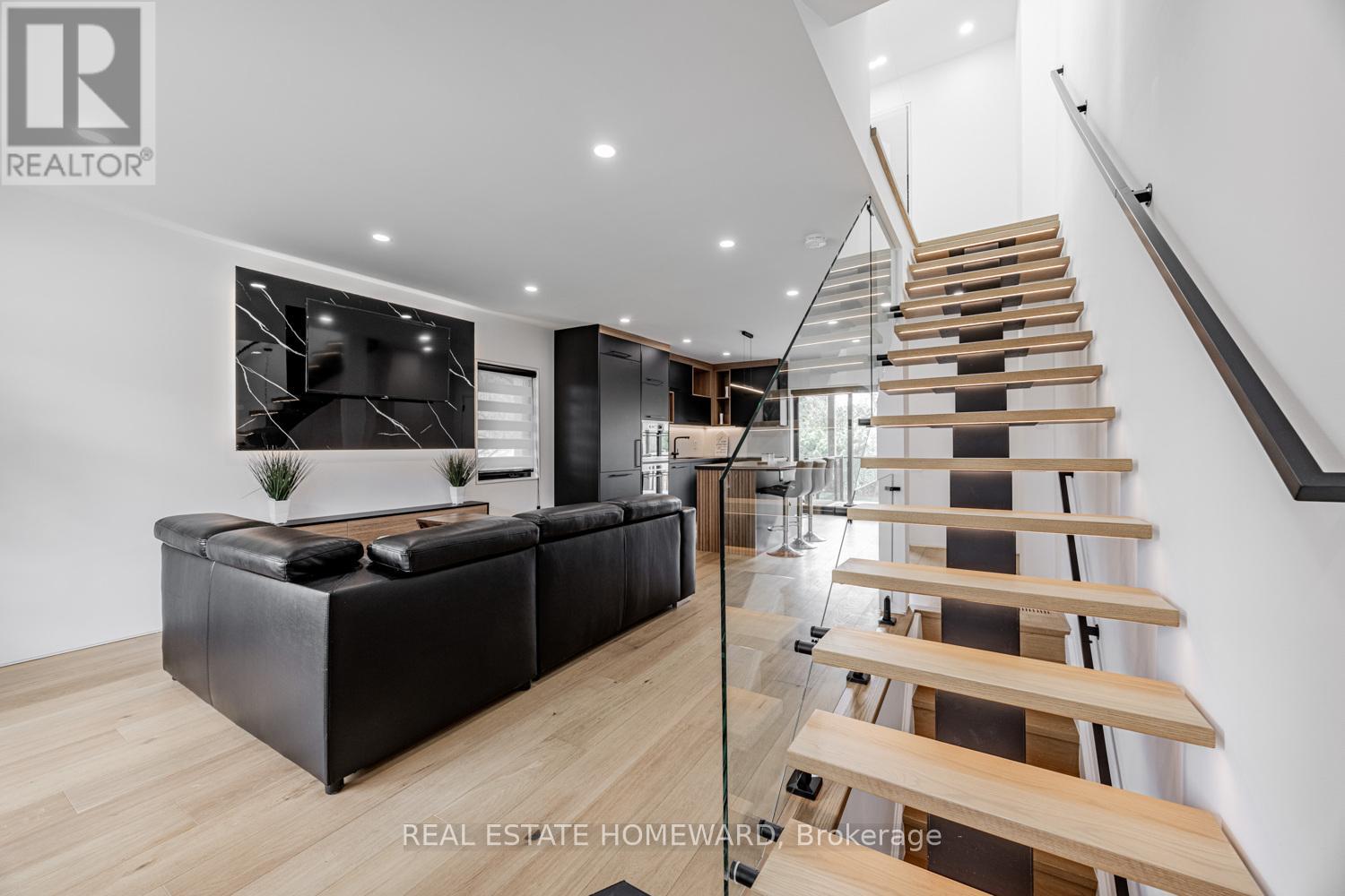 10 JULIANA COURT, Toronto, Ontario