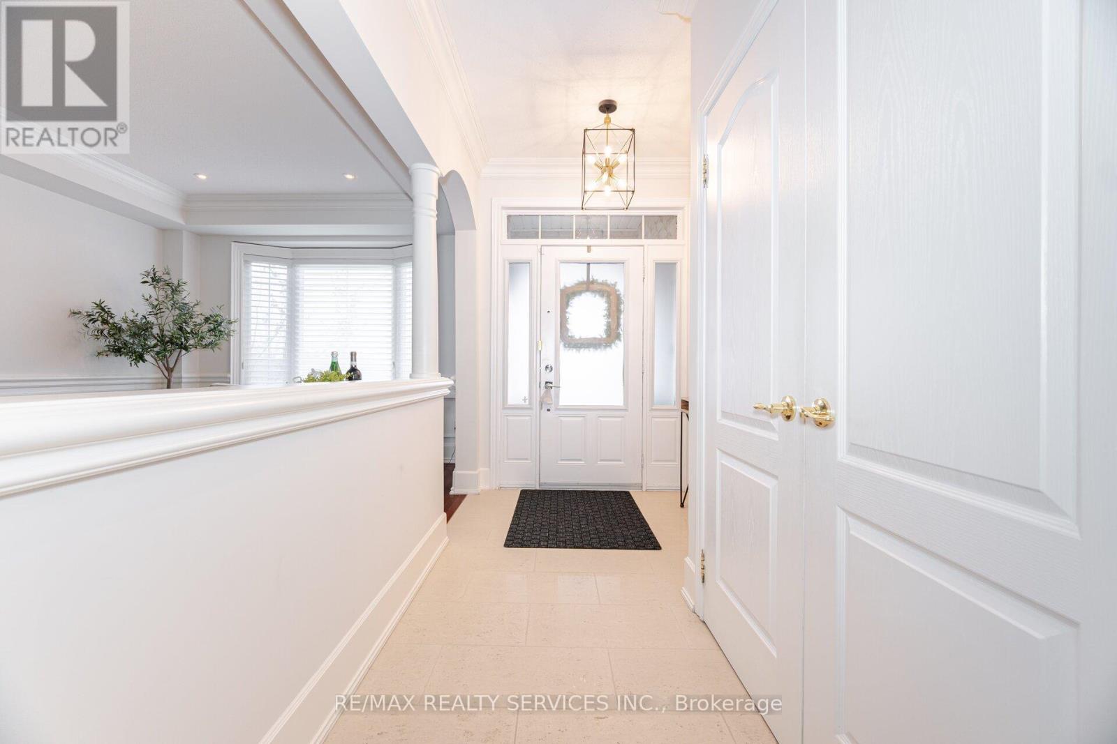 57 Hawkridge Trail, Brampton, Ontario  L6P 2T6 - Photo 6 - W12154296