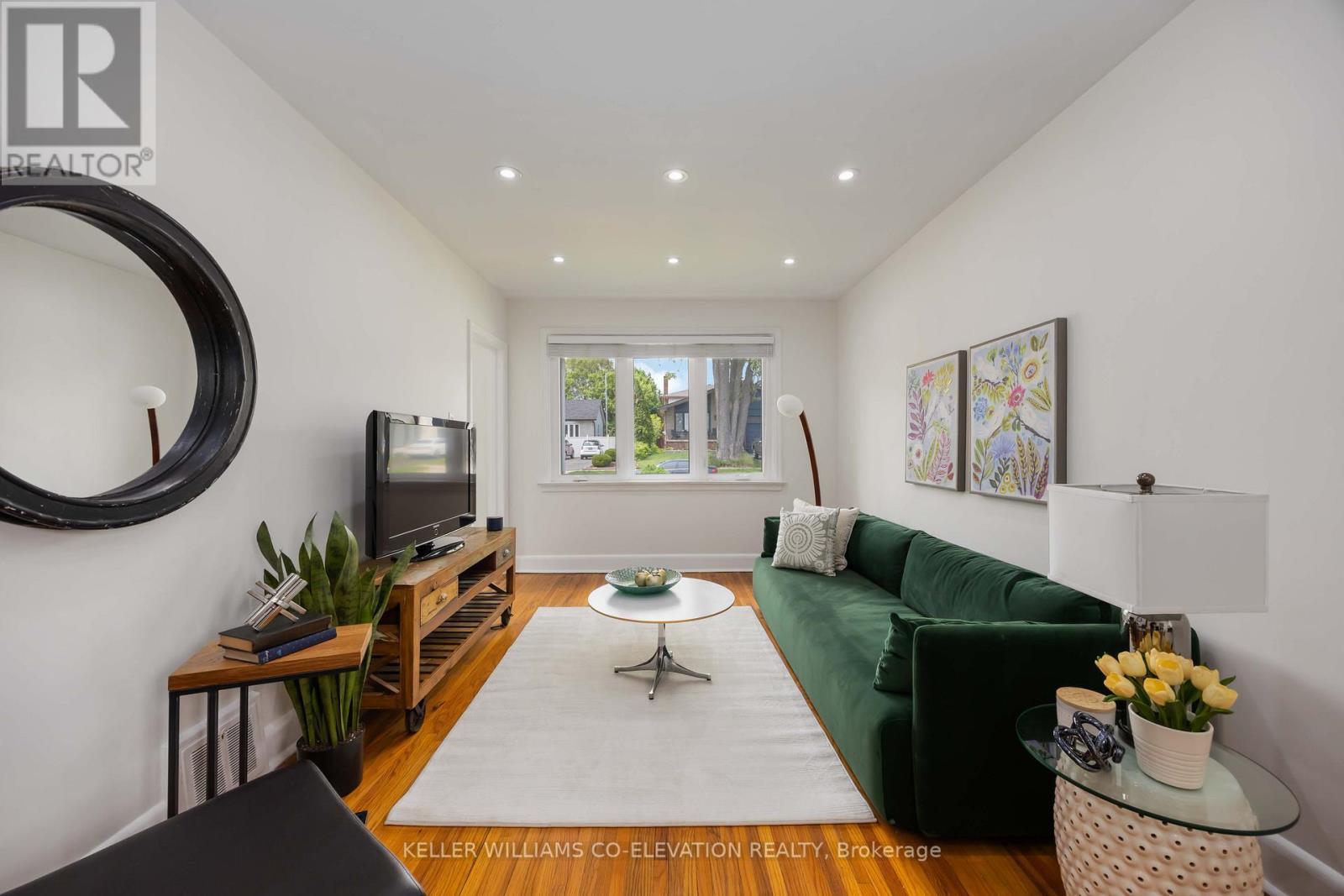 383 Rimilton Avenue, Toronto, Ontario  M8W 2G1 - Photo 3 - W12197277