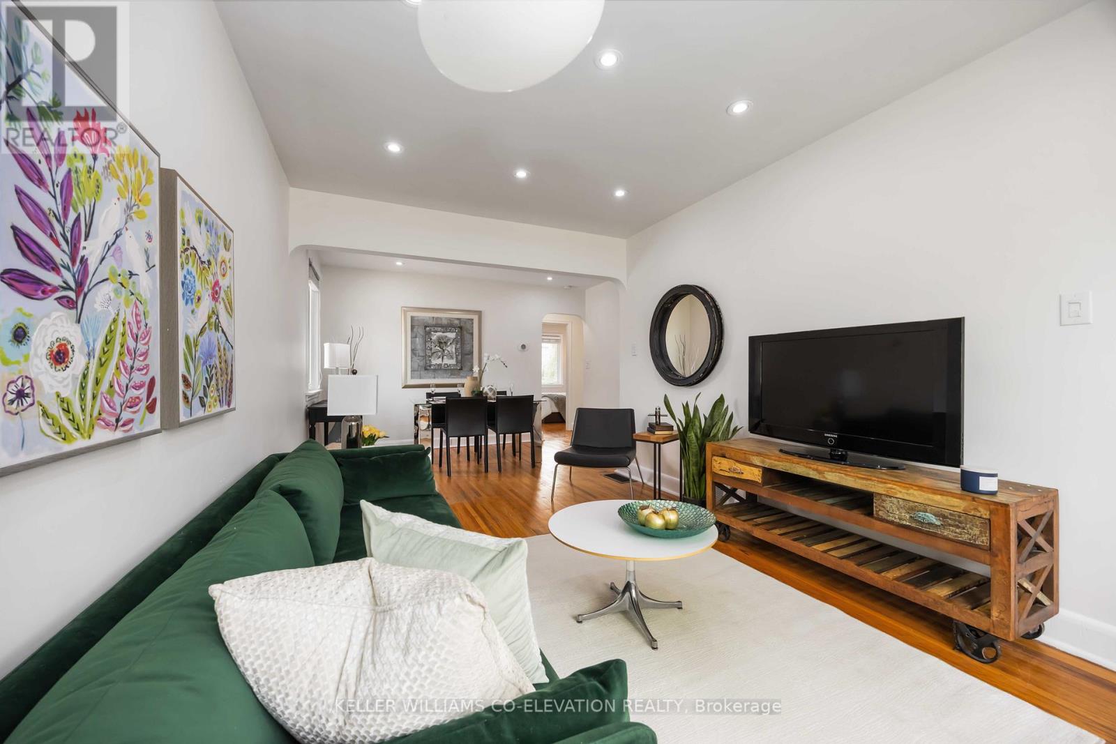 383 Rimilton Avenue, Toronto, Ontario  M8W 2G1 - Photo 4 - W12197277