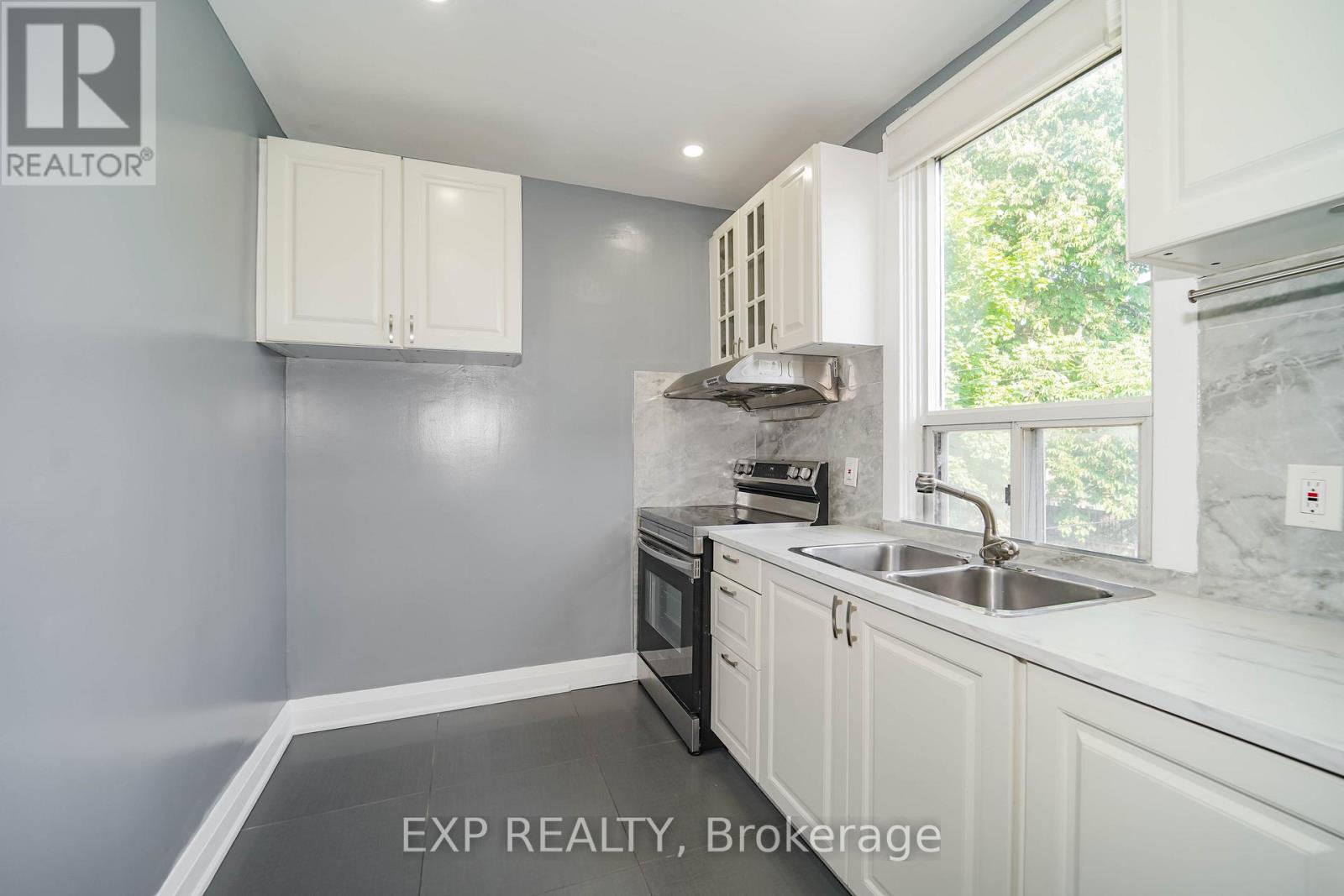 4 Northumberland Street, Toronto, Ontario  M6H 1P7 - Photo 26 - W12208508