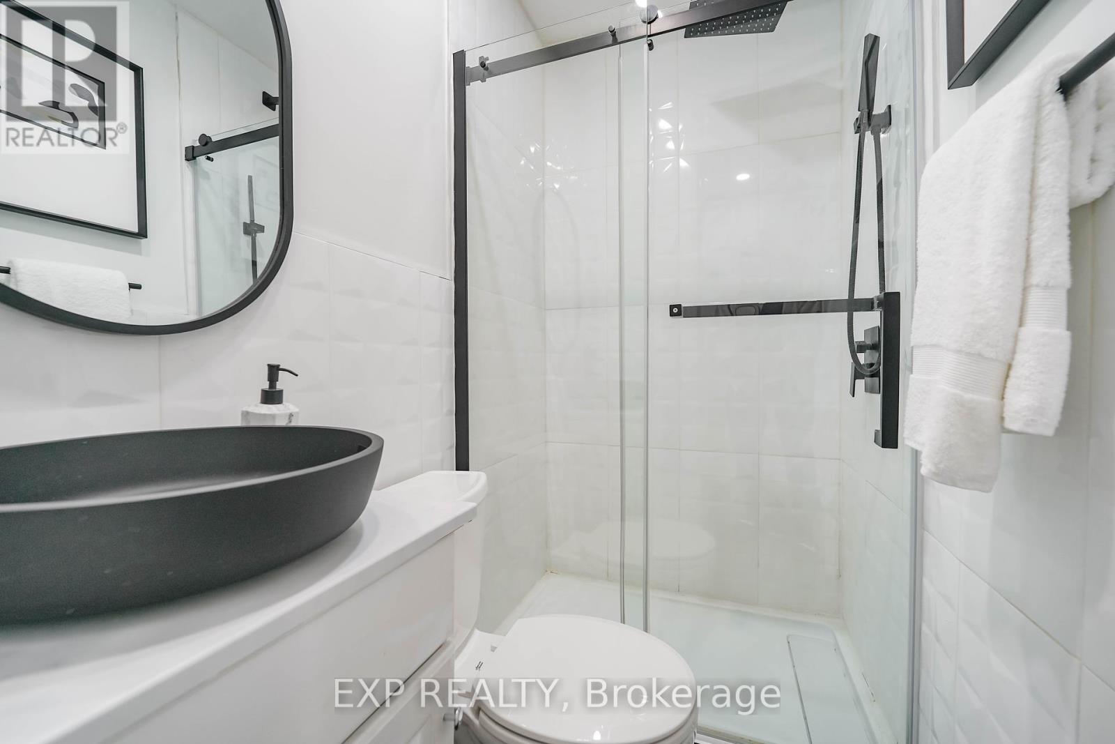 4 Northumberland Street, Toronto, Ontario  M6H 1P7 - Photo 15 - W12208508