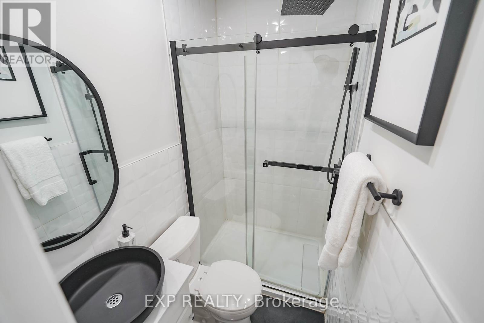 4 Northumberland Street, Toronto, Ontario  M6H 1P7 - Photo 16 - W12208508