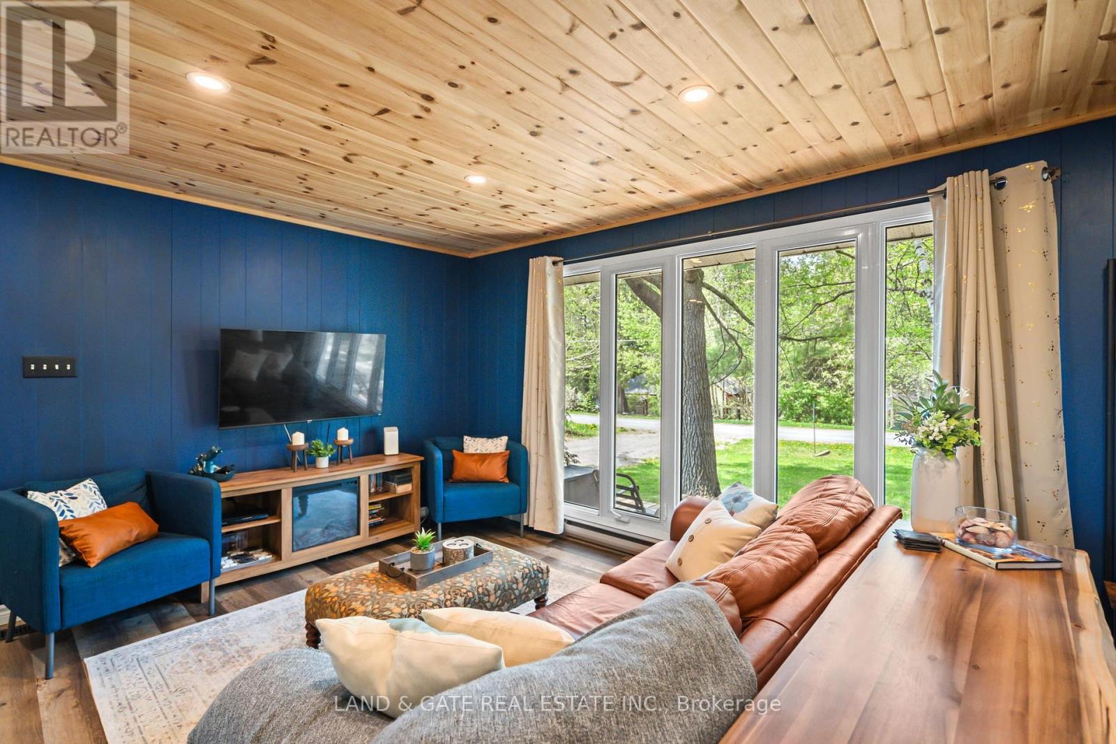 2421 Upper Chemong Drive, Selwyn, Ontario  K0L 2H0 - Photo 5 - X12151222