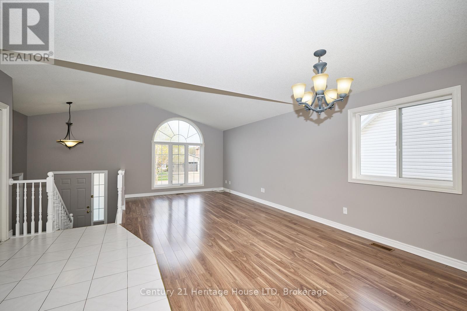 918 Concession Road, Fort Erie, Ontario  L2A 6B8 - Photo 5 - X12113077
