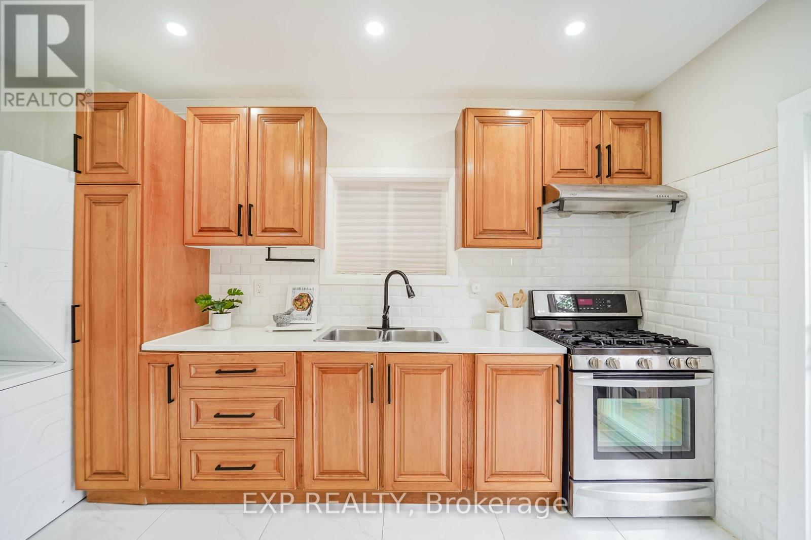 4 Northumberland Street, Toronto, Ontario  M6H 1P7 - Photo 5 - W12208508