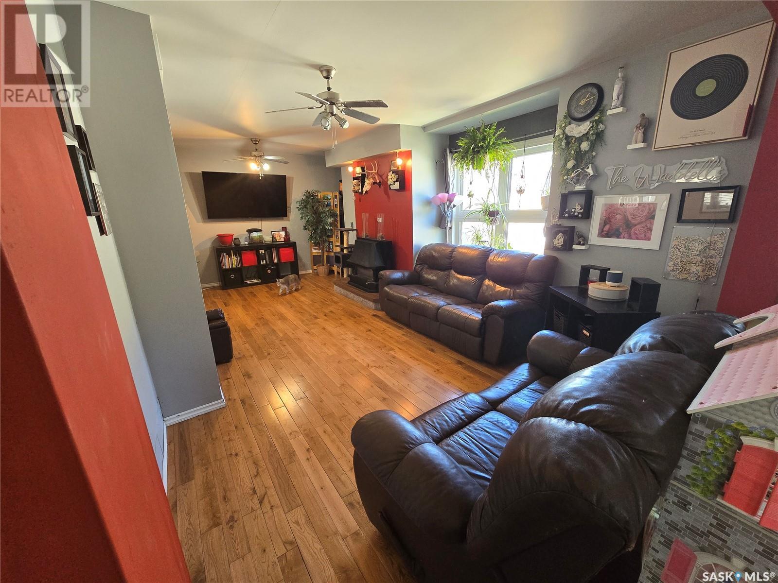 118 9th Street, Weyburn, Saskatchewan  S4H 1E7 - Photo 10 - SK007524