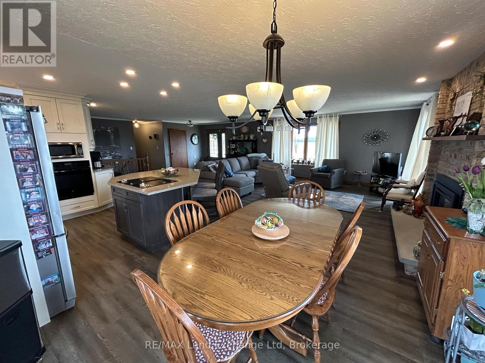 1 A Crawford Street, North Huron, Ontario  N0G 2W0 - Photo 15 - X12035127