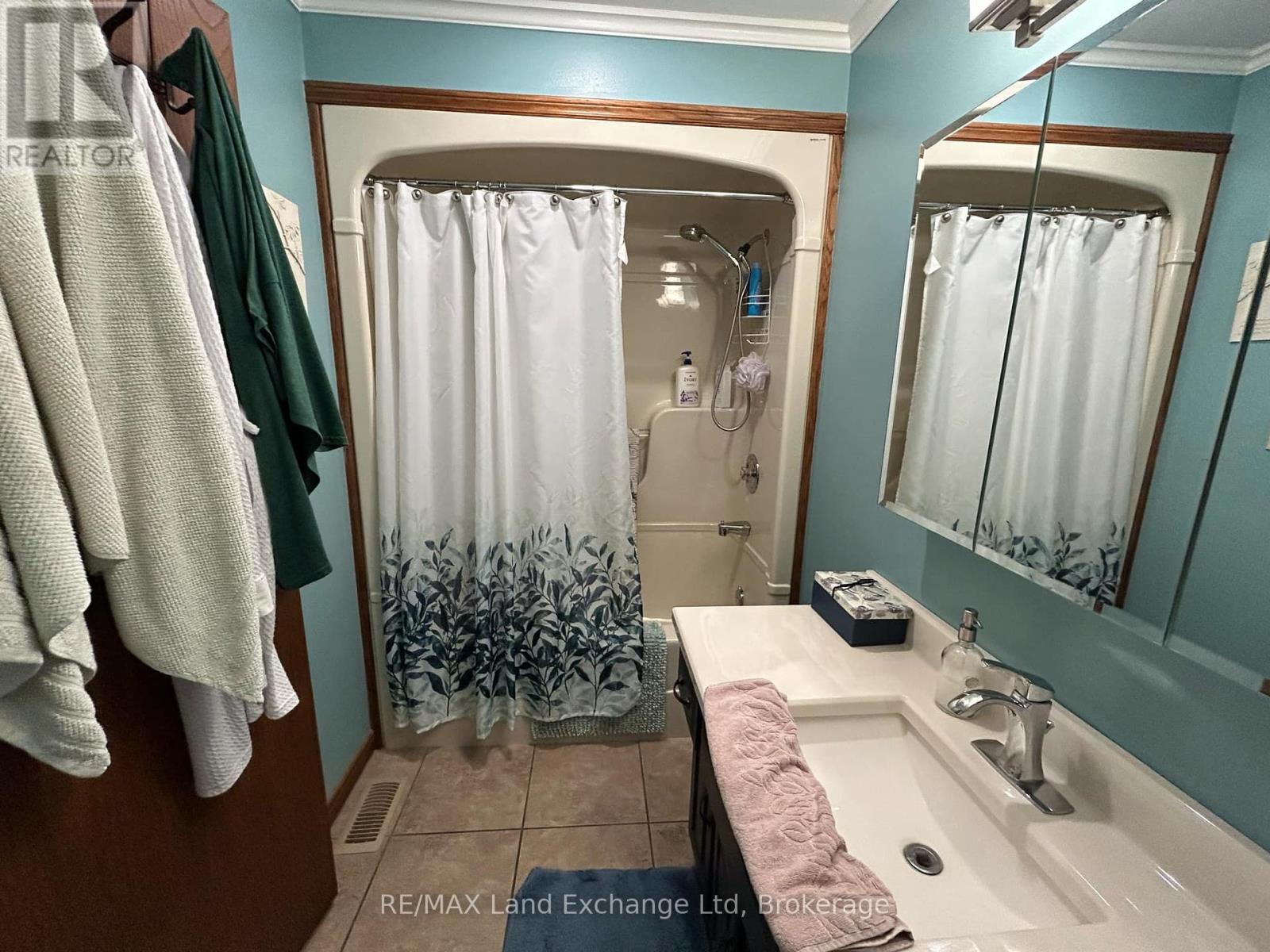 1 A Crawford Street, North Huron, Ontario  N0G 2W0 - Photo 23 - X12035127