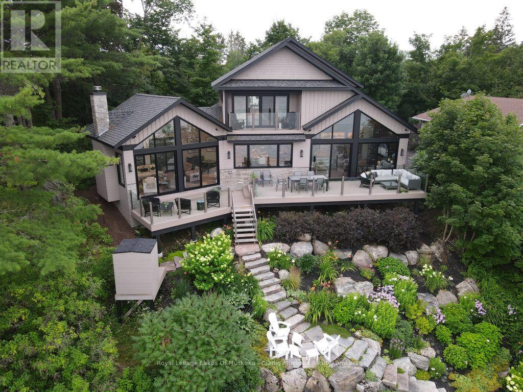 305 WAPASKA CRESCENT, Gravenhurst, Ontario