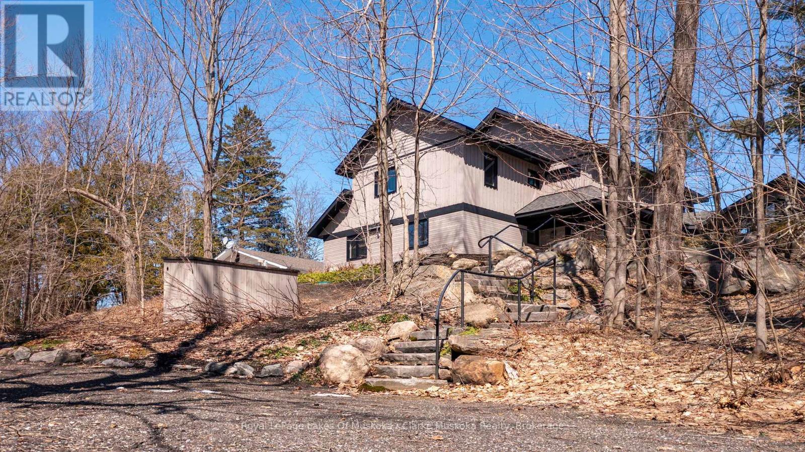 305 Wapaska Crescent, Gravenhurst, Ontario  P1P 0E9 - Photo 3 - X12066723