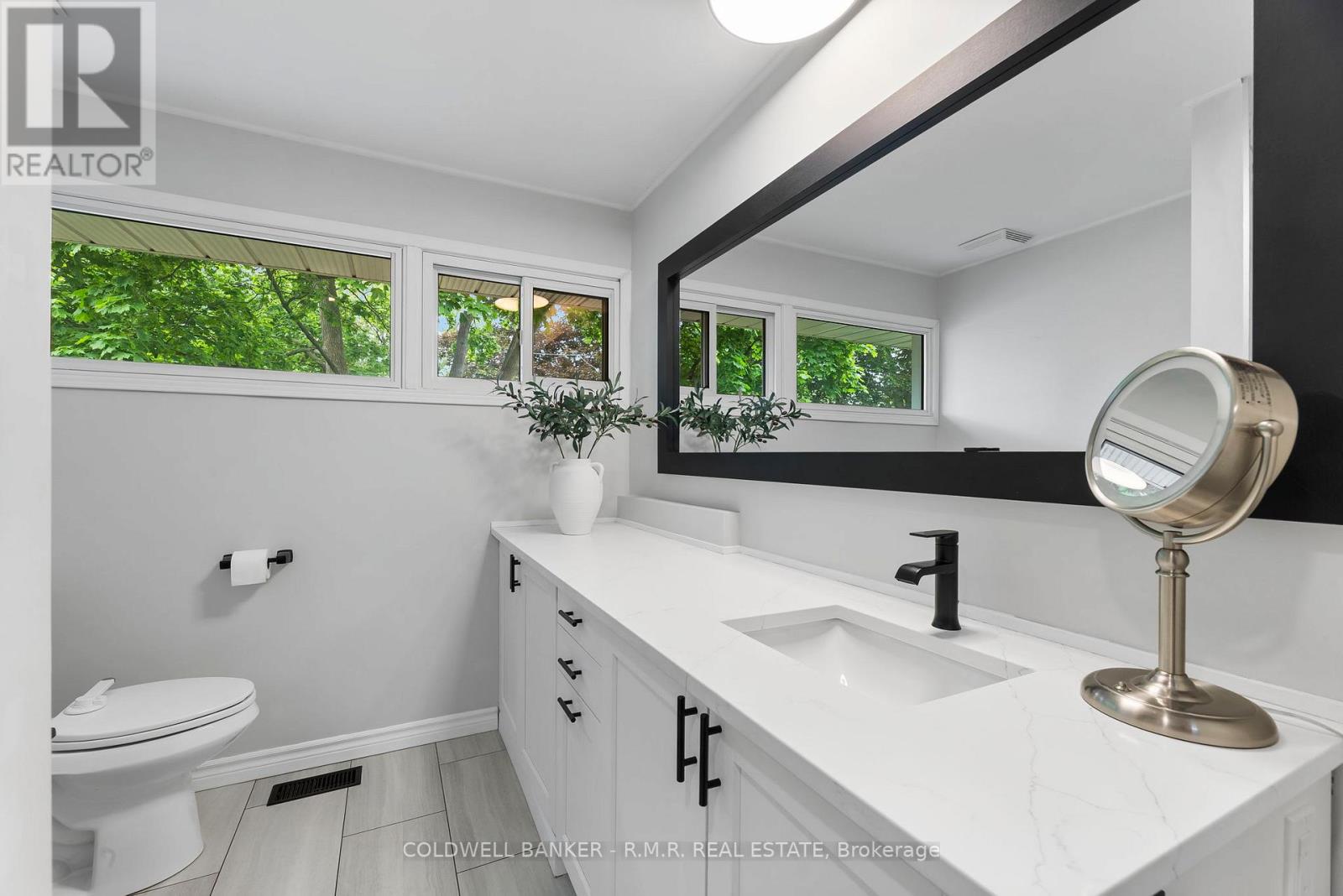 21 Parkway Crescent, Clarington (Bowmanville), Ontario  L1C 1B9 - Photo 13 - E12209144