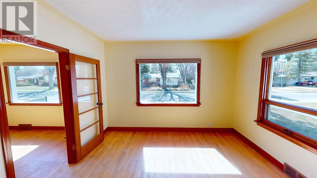 Property at 524 2 Avenue W image 3