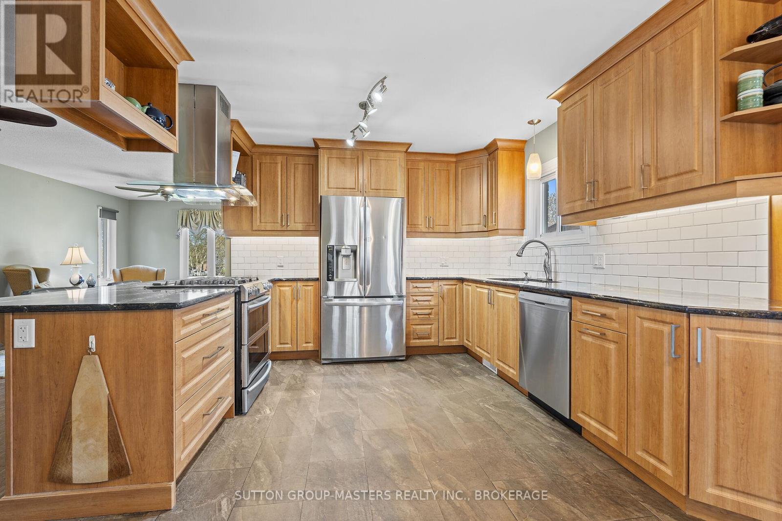 95 Nicholson Crescent, Loyalist (Amherstview), Ontario  K7N 1W9 - Photo 12 - X12209133