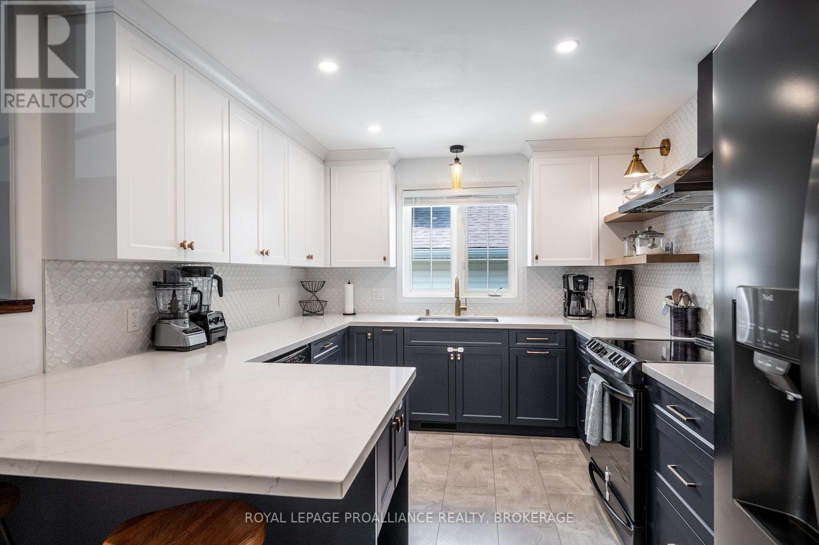94 Dalgleish Avenue, Kingston (Kingston East (Incl Barret Crt)), Ontario  K7K 7E1 - Photo 10 - X12209189