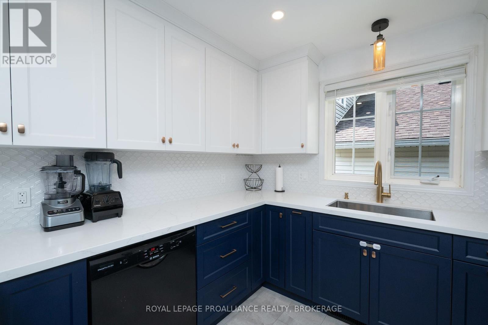 94 Dalgleish Avenue, Kingston (Kingston East (Incl Barret Crt)), Ontario  K7K 7E1 - Photo 14 - X12209189