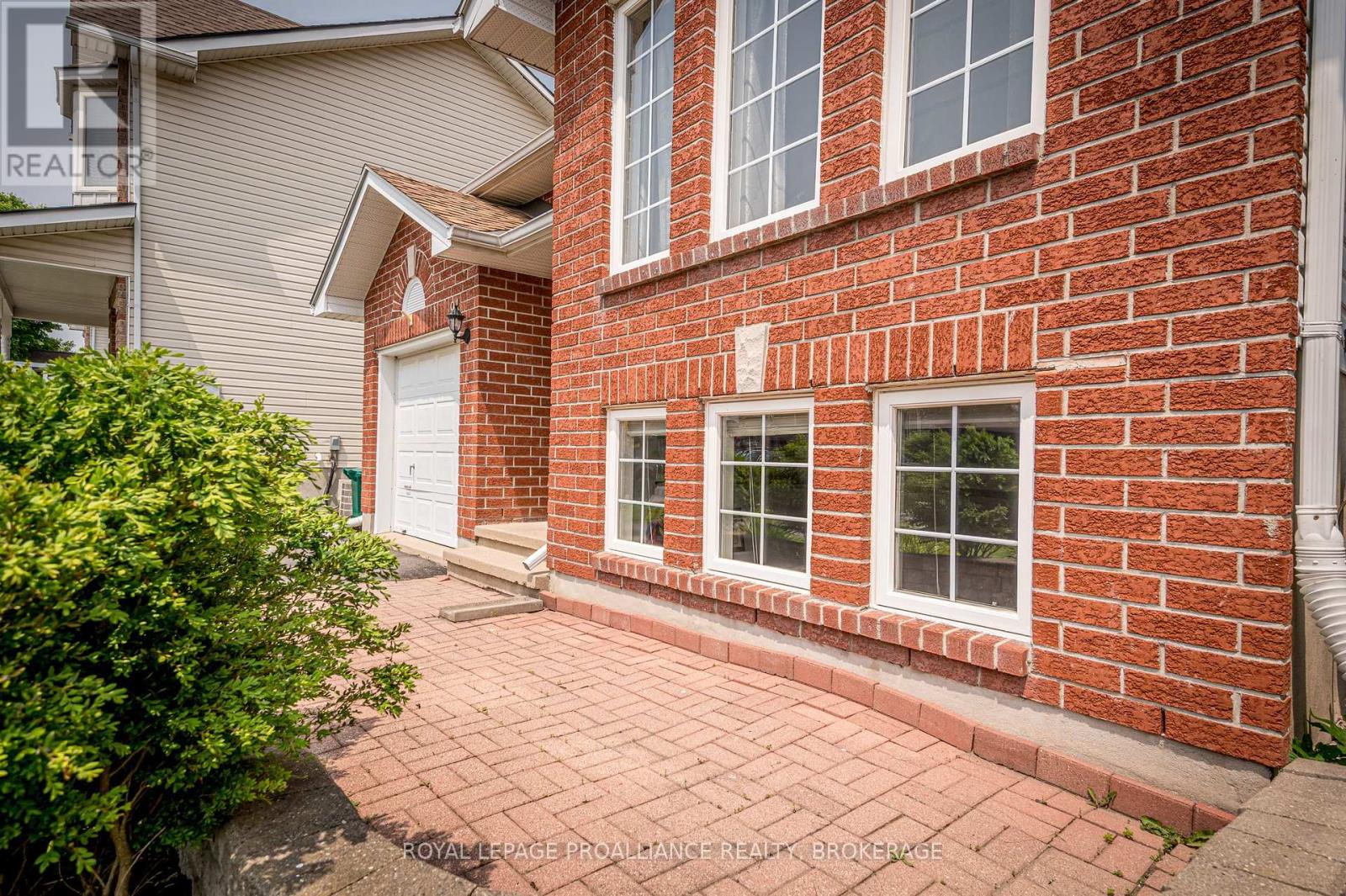 94 Dalgleish Avenue, Kingston (Kingston East (Incl Barret Crt)), Ontario  K7K 7E1 - Photo 2 - X12209189