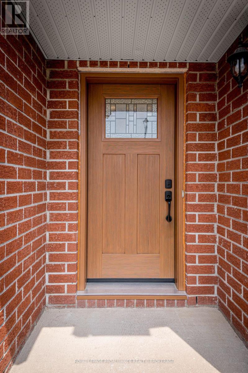 94 Dalgleish Avenue, Kingston (Kingston East (Incl Barret Crt)), Ontario  K7K 7E1 - Photo 3 - X12209189