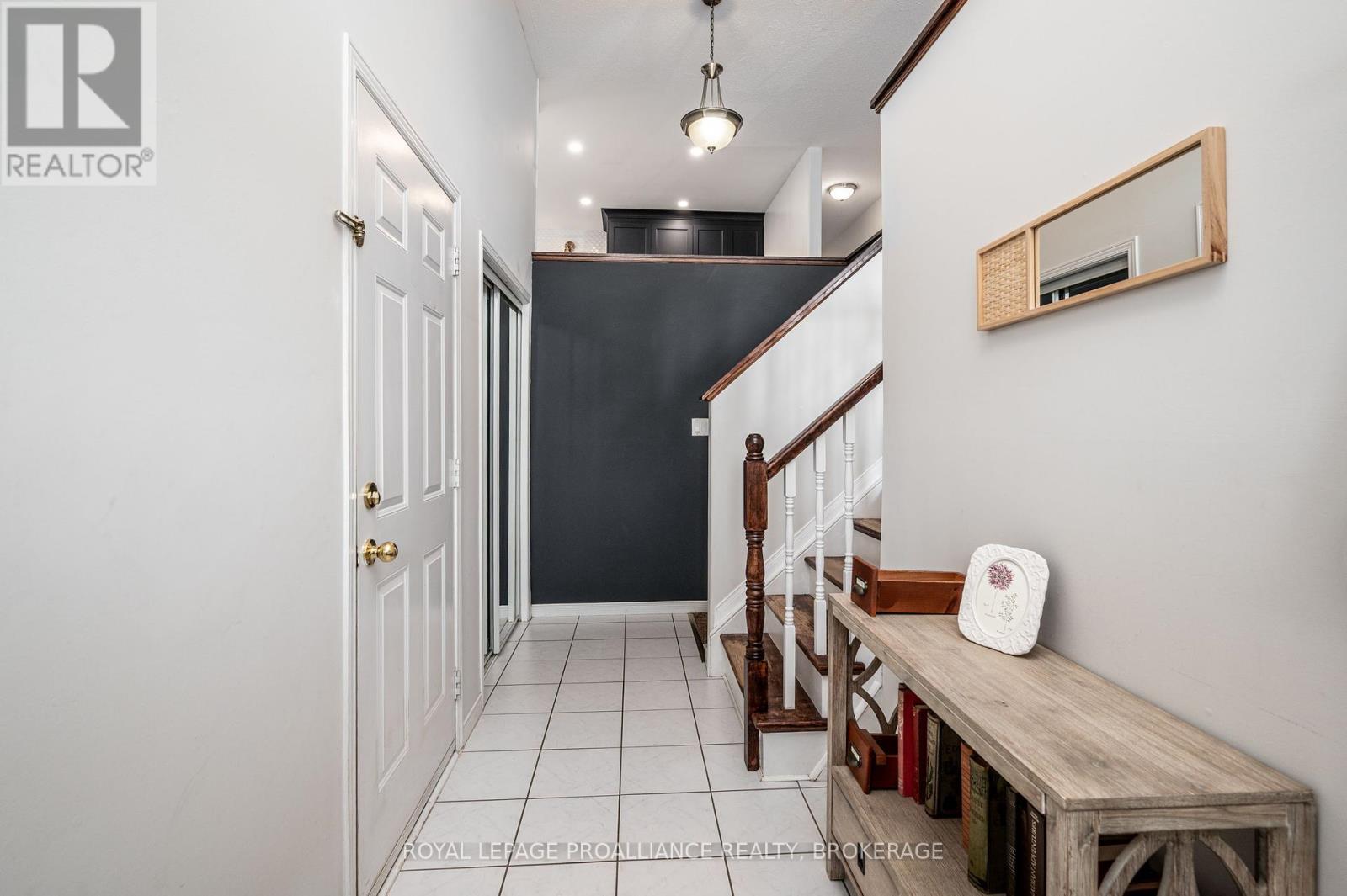 94 Dalgleish Avenue, Kingston (Kingston East (Incl Barret Crt)), Ontario  K7K 7E1 - Photo 5 - X12209189