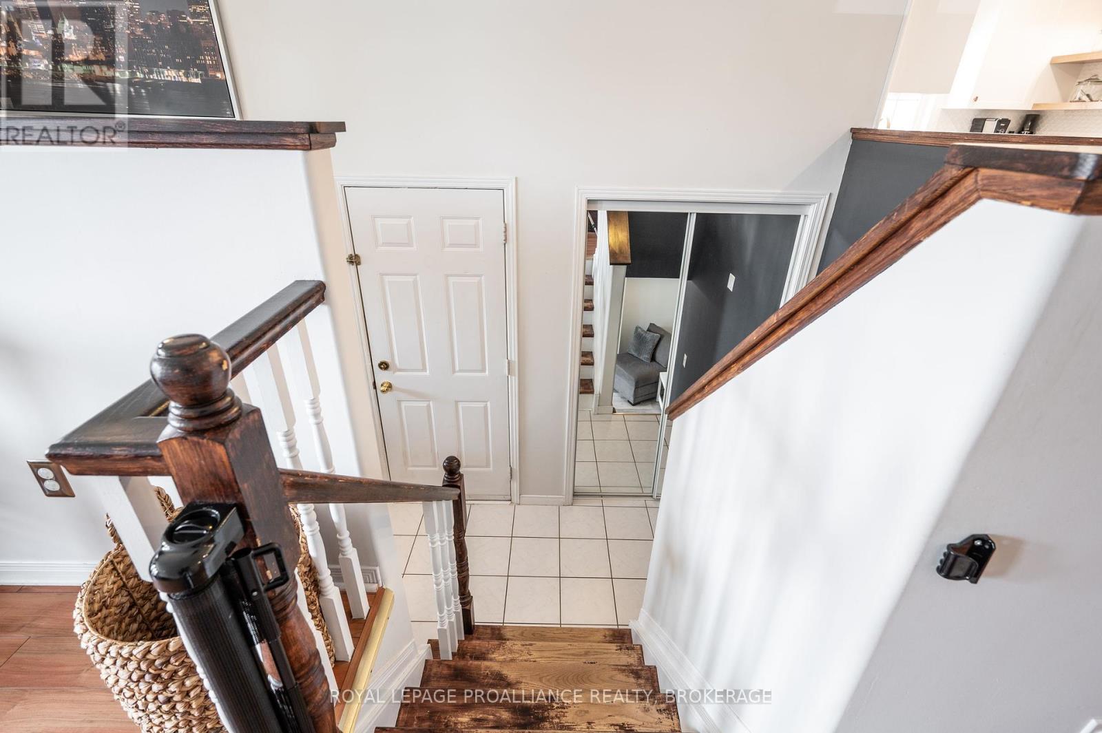 94 Dalgleish Avenue, Kingston (Kingston East (Incl Barret Crt)), Ontario  K7K 7E1 - Photo 6 - X12209189