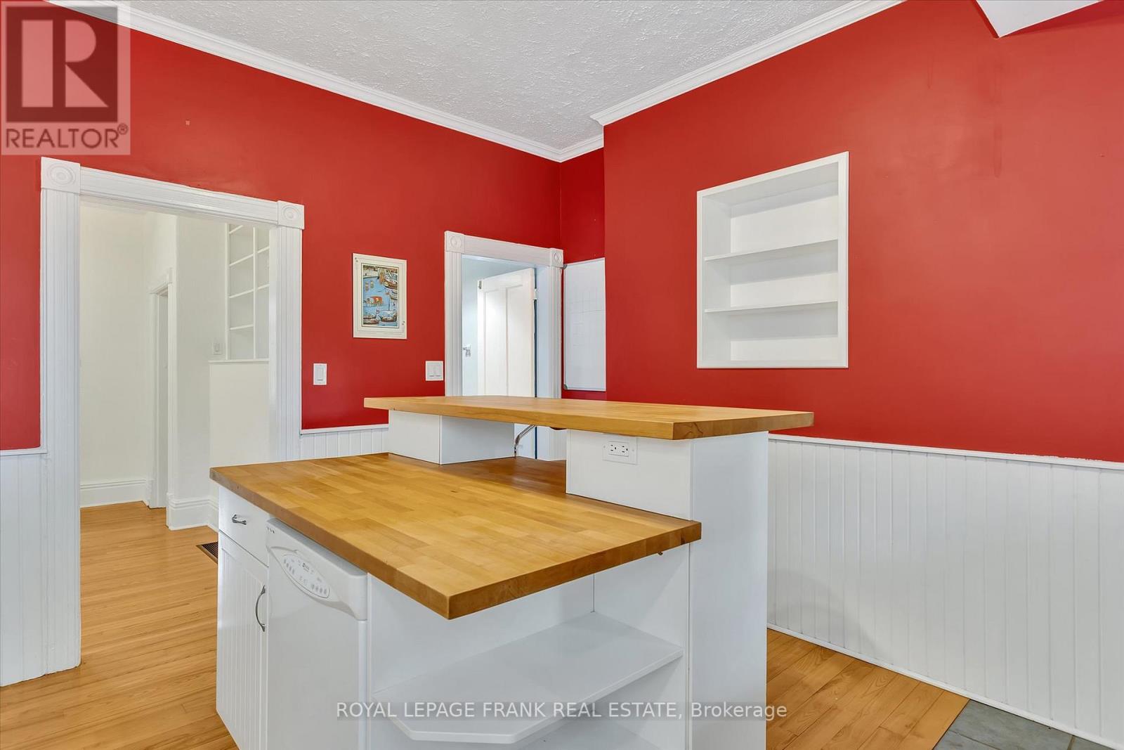 565 Gilmour Street, Peterborough Central (Old West End), Ontario  K9H 2K3 - Photo 15 - X12209036