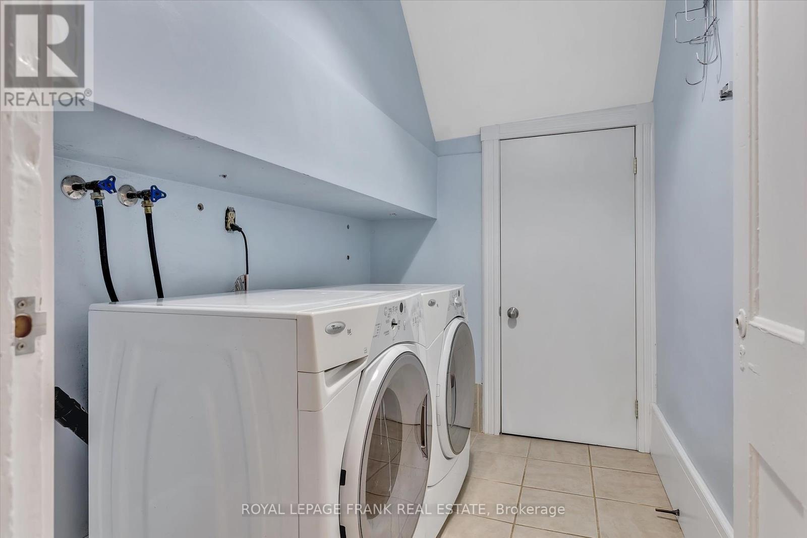 565 Gilmour Street, Peterborough Central (Old West End), Ontario  K9H 2K3 - Photo 17 - X12209036