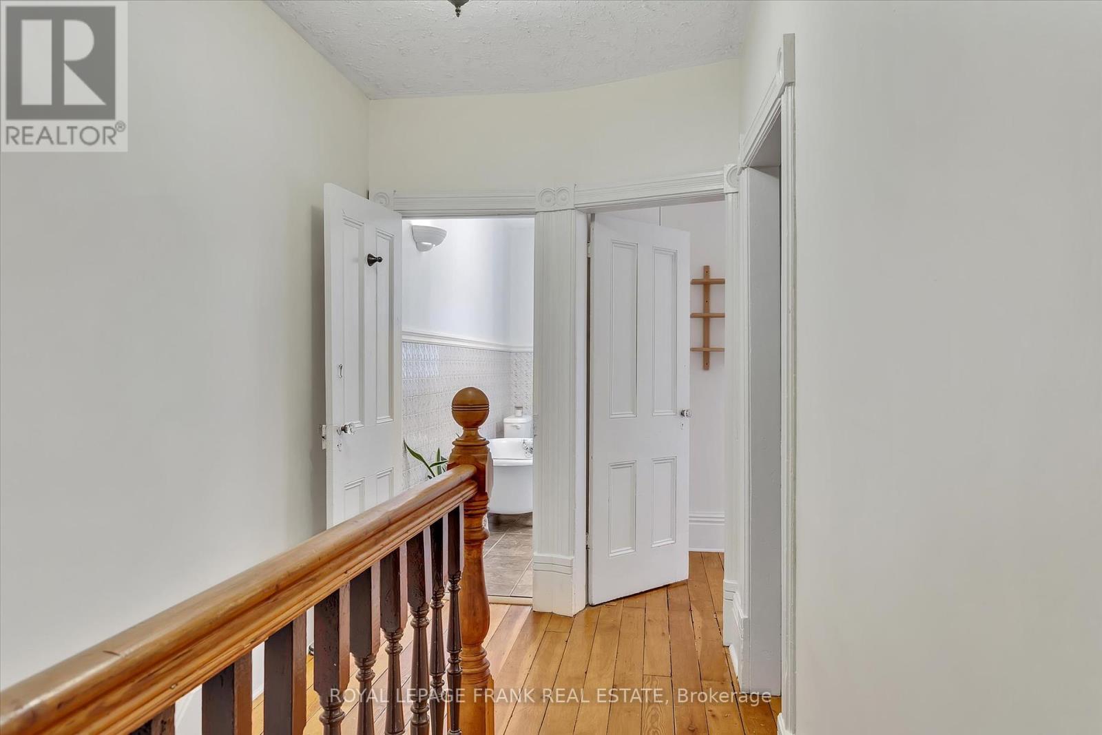 565 Gilmour Street, Peterborough Central (Old West End), Ontario  K9H 2K3 - Photo 19 - X12209036