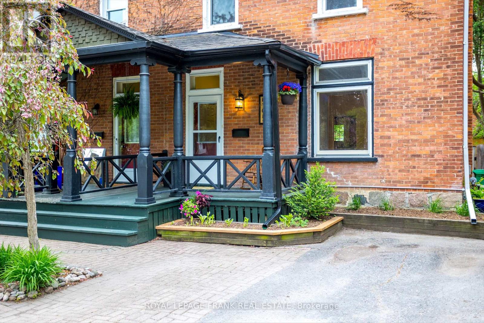 565 Gilmour Street, Peterborough Central (Old West End), Ontario  K9H 2K3 - Photo 2 - X12209036