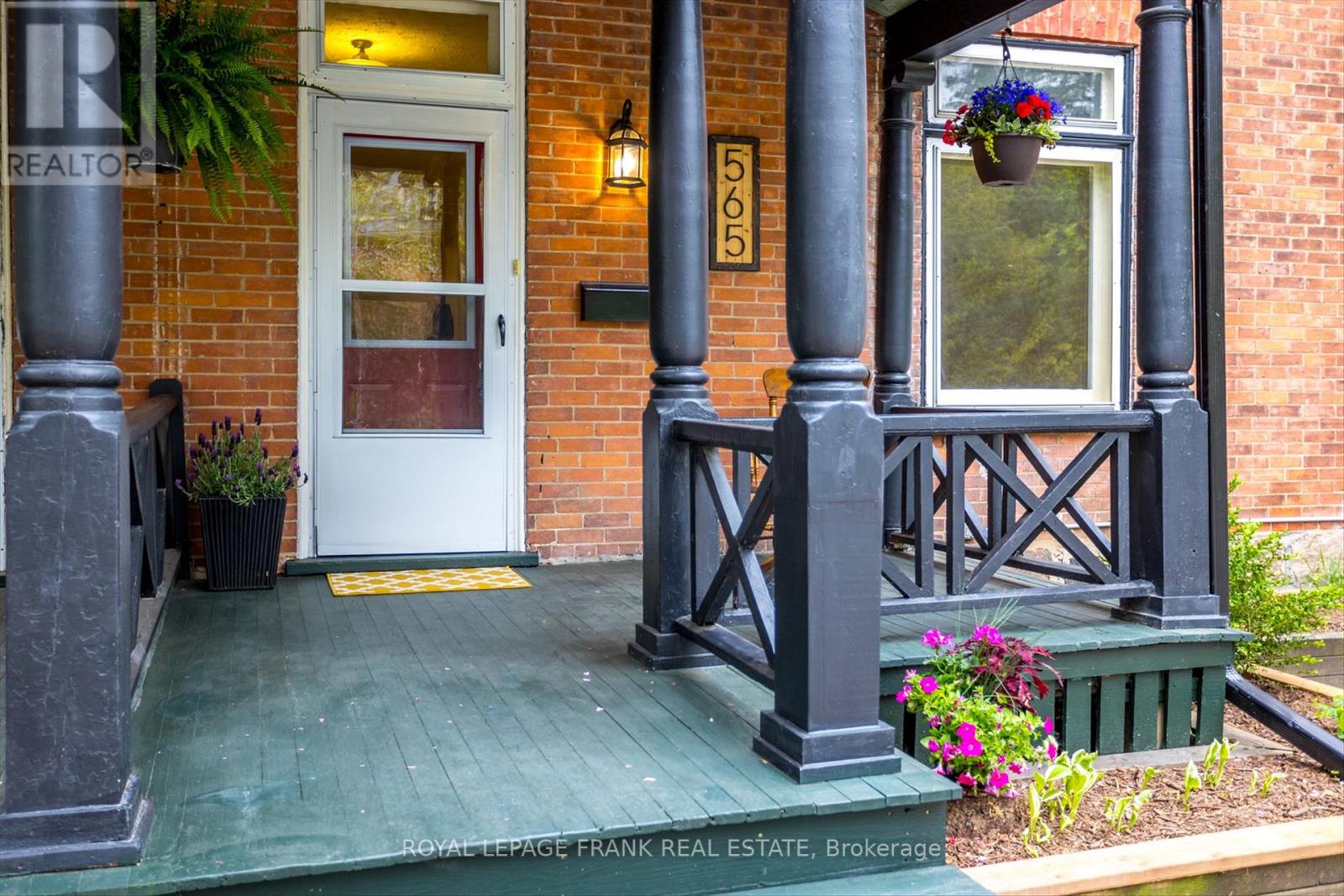 565 Gilmour Street, Peterborough Central (Old West End), Ontario  K9H 2K3 - Photo 4 - X12209036
