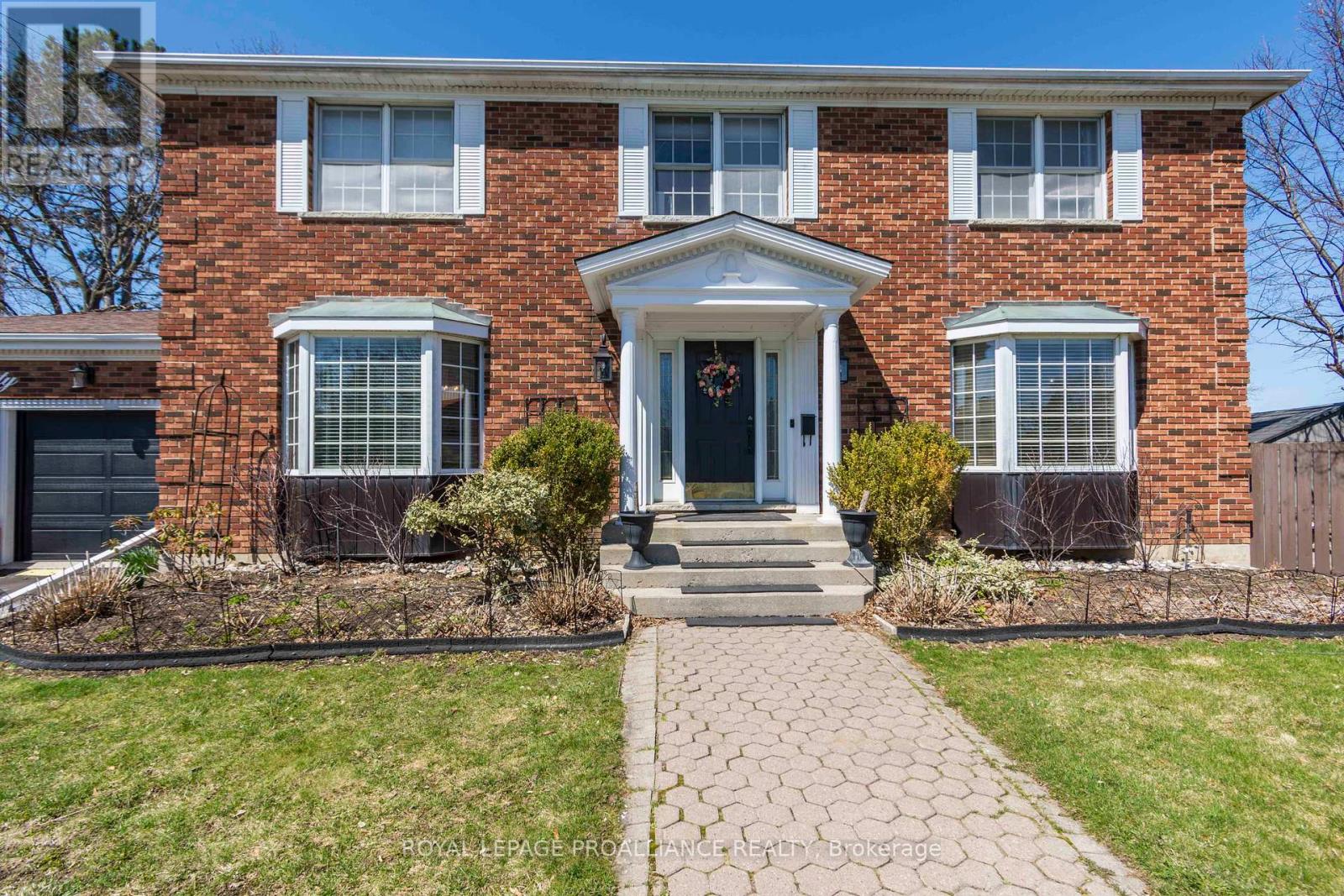 20 Hope Crescent, Belleville (Belleville Ward), Ontario  K8P 4S2 - Photo 1 - X12209173