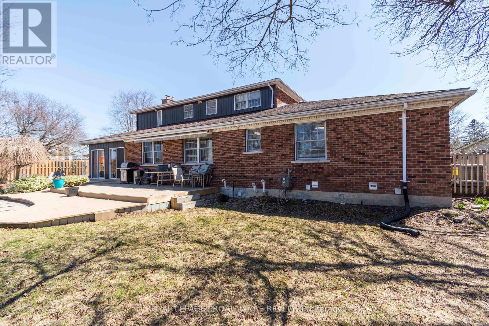 20 Hope Crescent, Belleville (Belleville Ward), Ontario  K8P 4S2 - Photo 3 - X12209173