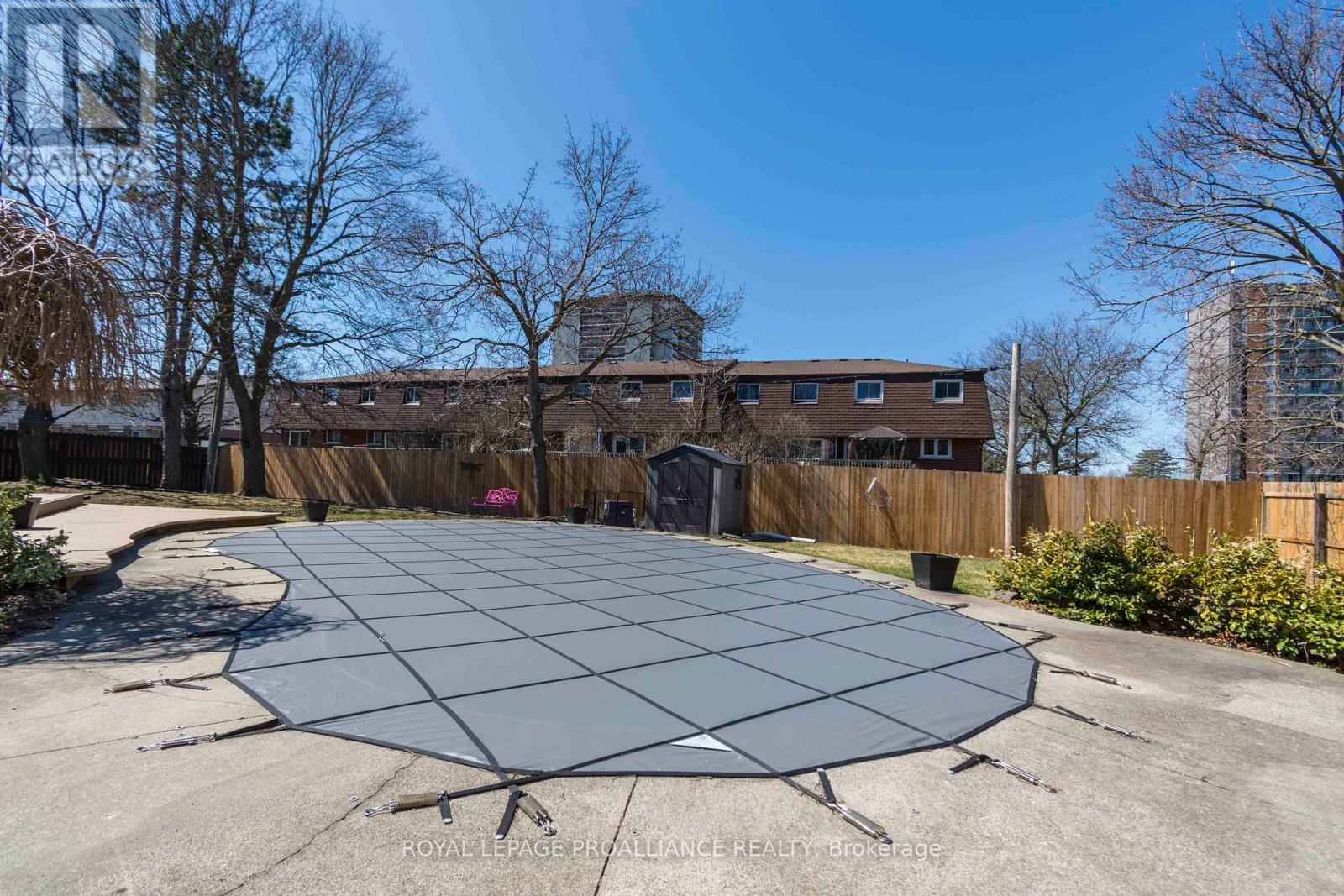 20 Hope Crescent, Belleville (Belleville Ward), Ontario  K8P 4S2 - Photo 6 - X12209173