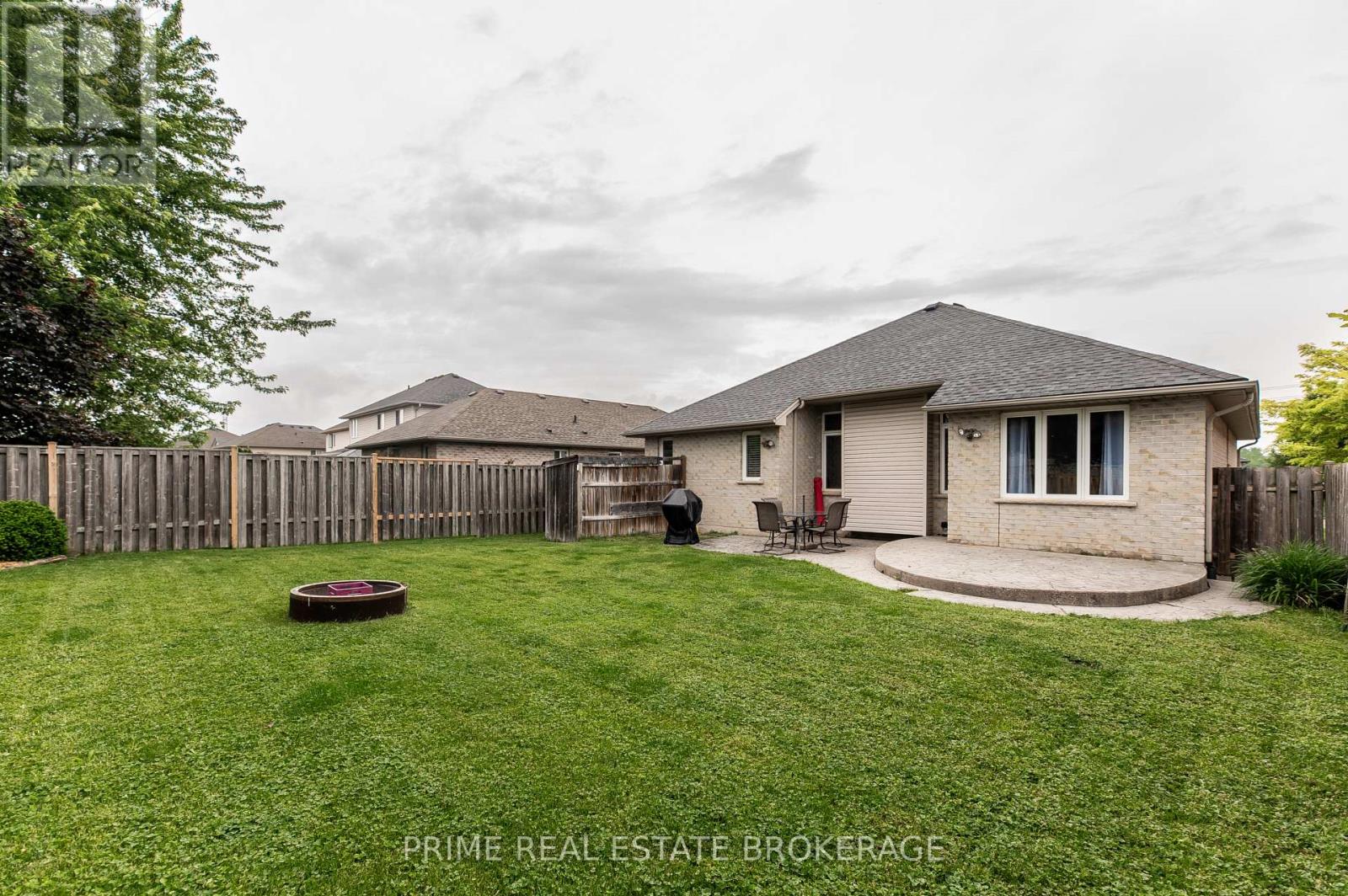 Photo 4 of 39 for 44 Riverbank Drive