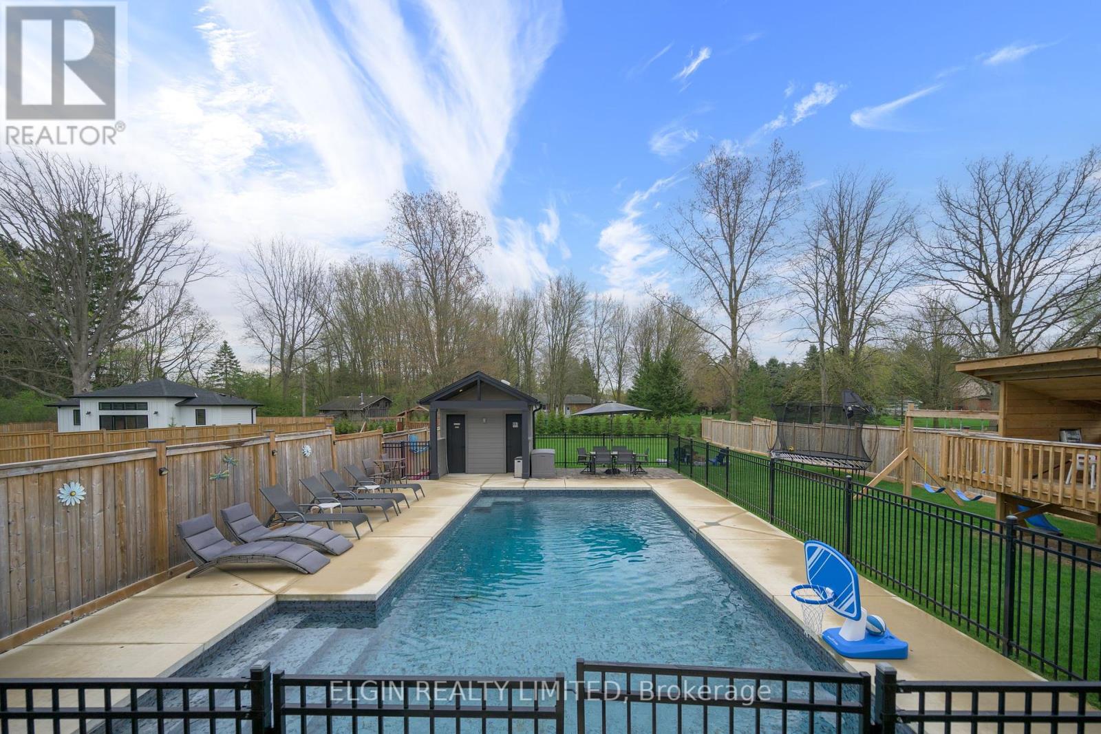 107 Optimist Drive, Southwold (Talbotville), Ontario  N5P 0G2 - Photo 2 - X12209131