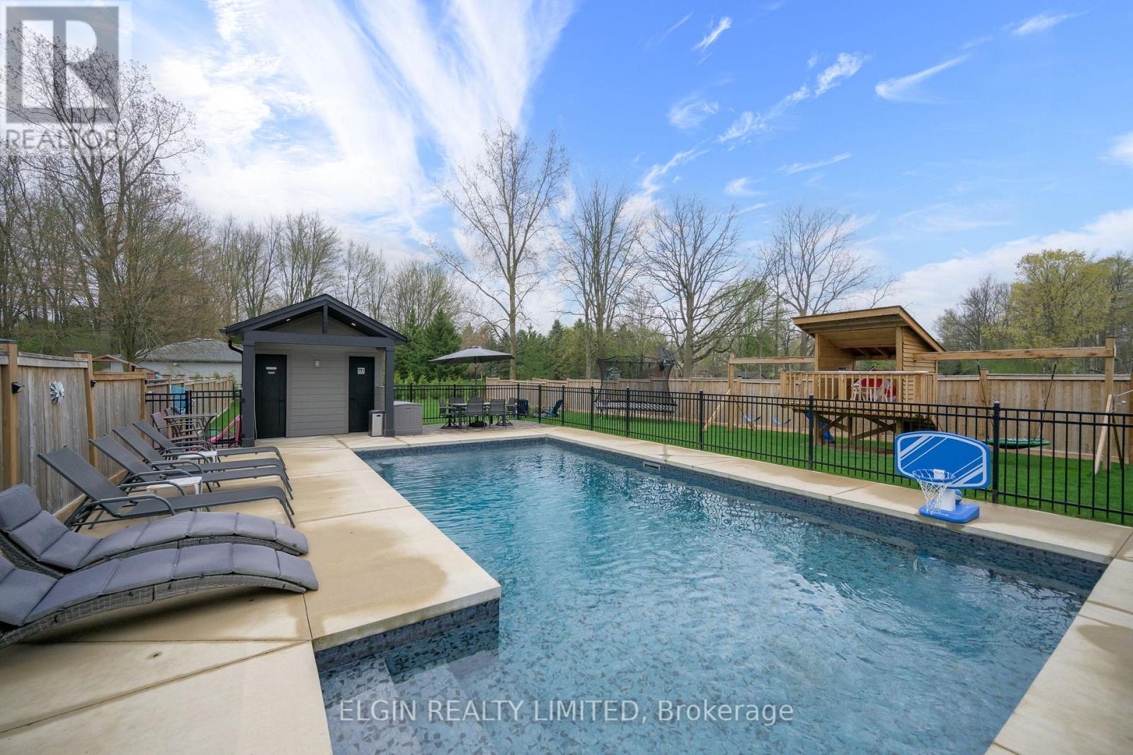 107 Optimist Drive, Southwold (Talbotville), Ontario  N5P 0G2 - Photo 5 - X12209131