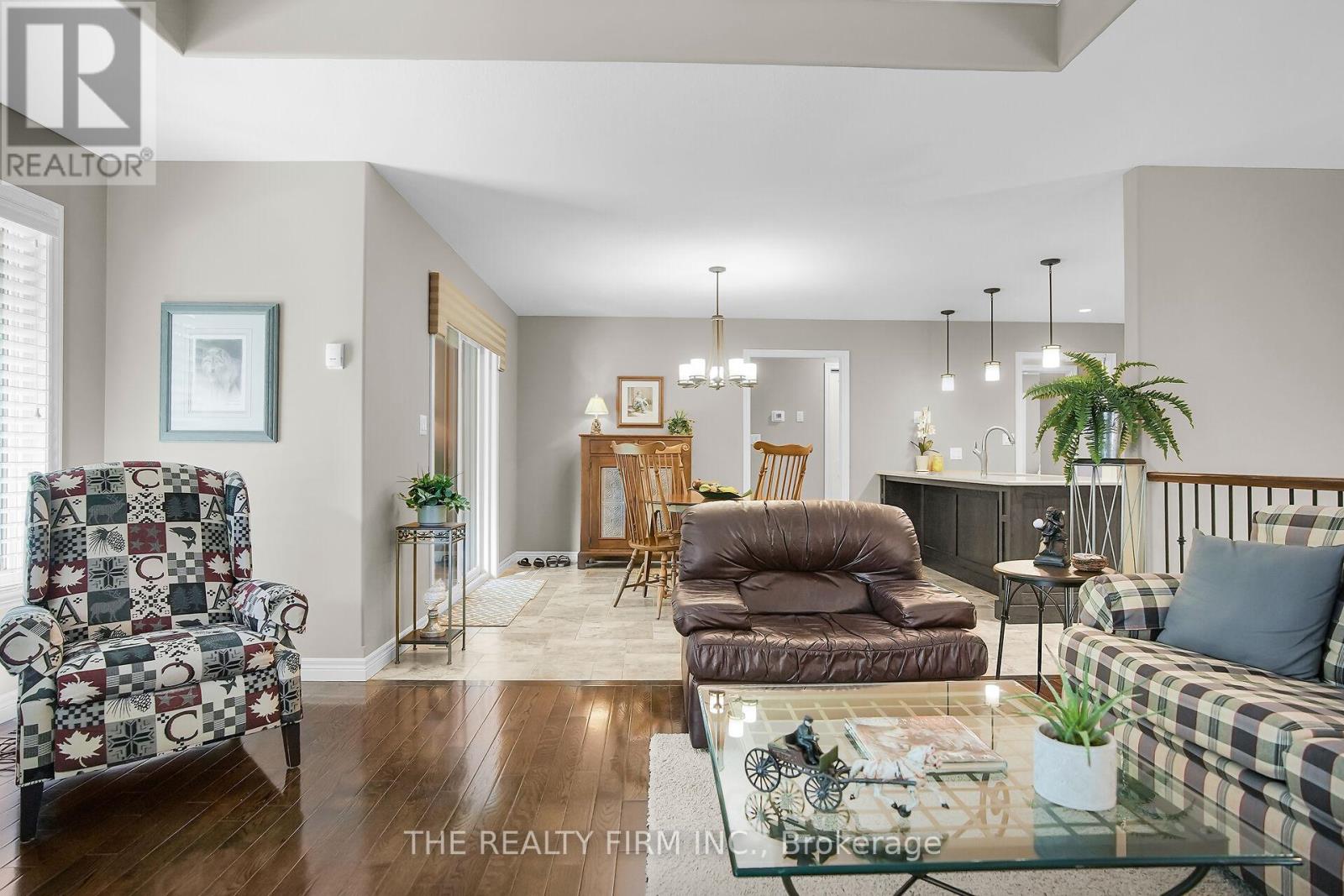 364 Darcy Drive E, Strathroy-Caradoc (Ne), Ontario  N7G 0A1 - Photo 11 - X12209178
