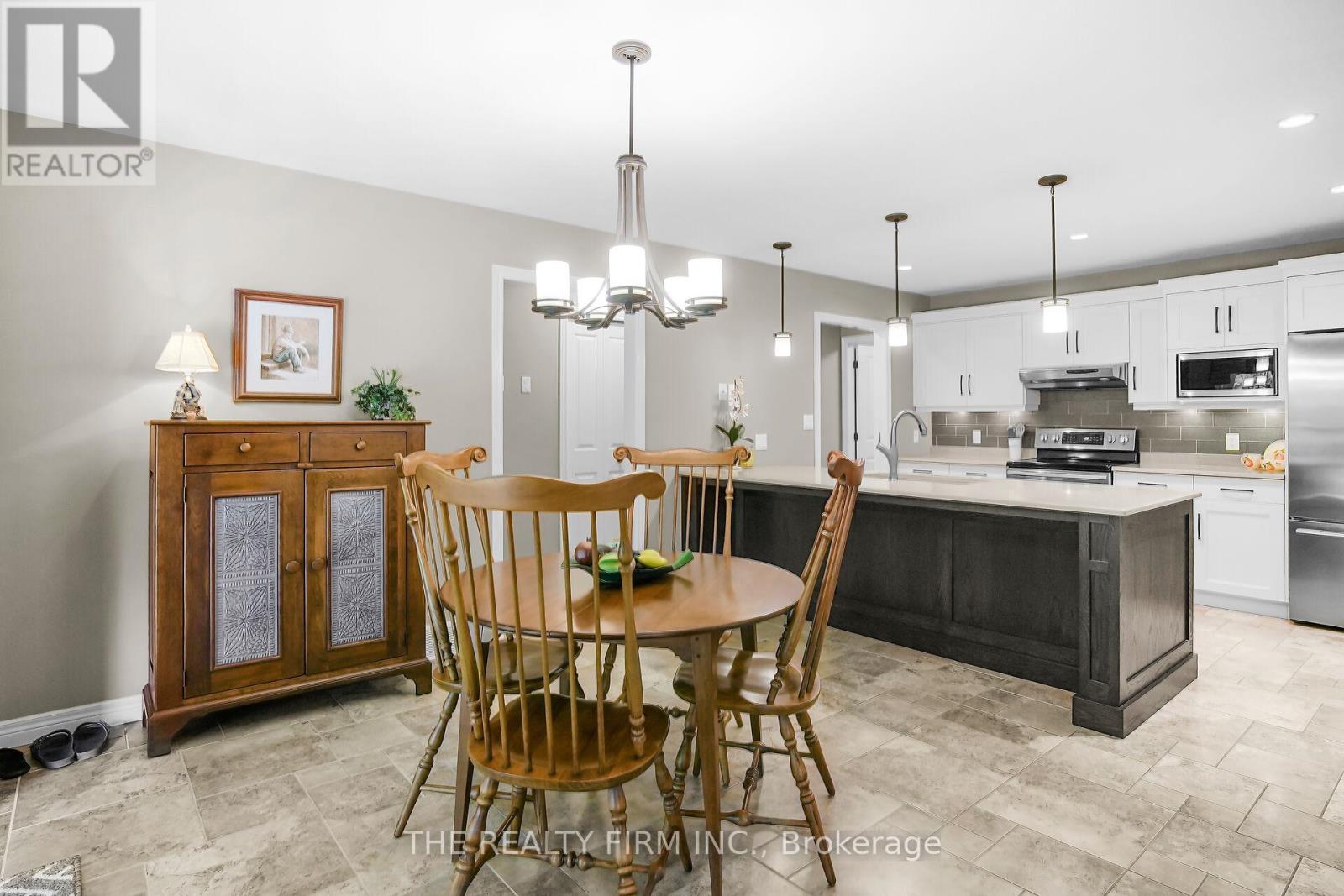 364 Darcy Drive E, Strathroy-Caradoc (Ne), Ontario  N7G 0A1 - Photo 15 - X12209178