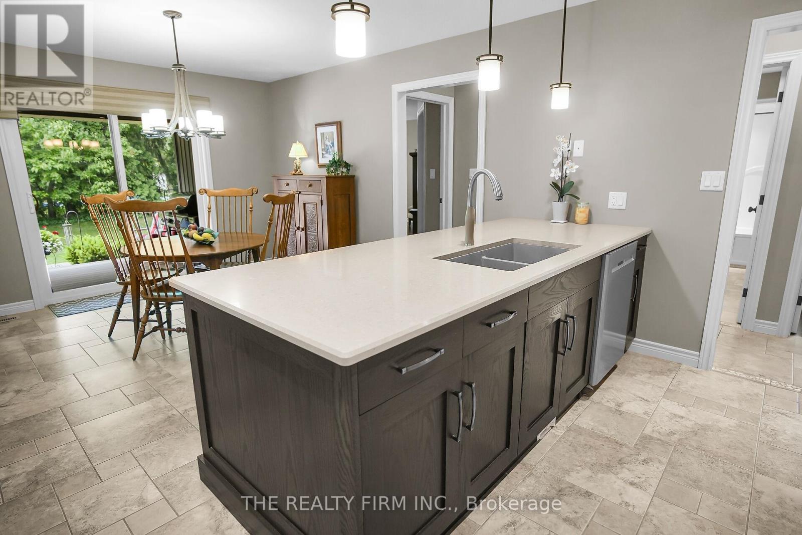 364 Darcy Drive E, Strathroy-Caradoc (Ne), Ontario  N7G 0A1 - Photo 19 - X12209178