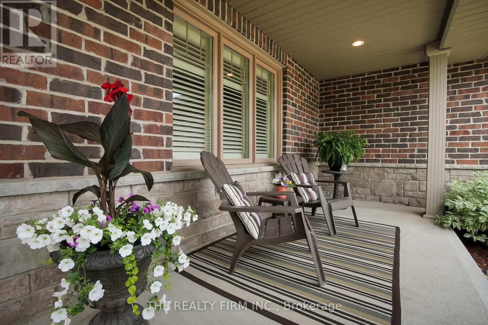 364 Darcy Drive E, Strathroy-Caradoc (Ne), Ontario  N7G 0A1 - Photo 3 - X12209178