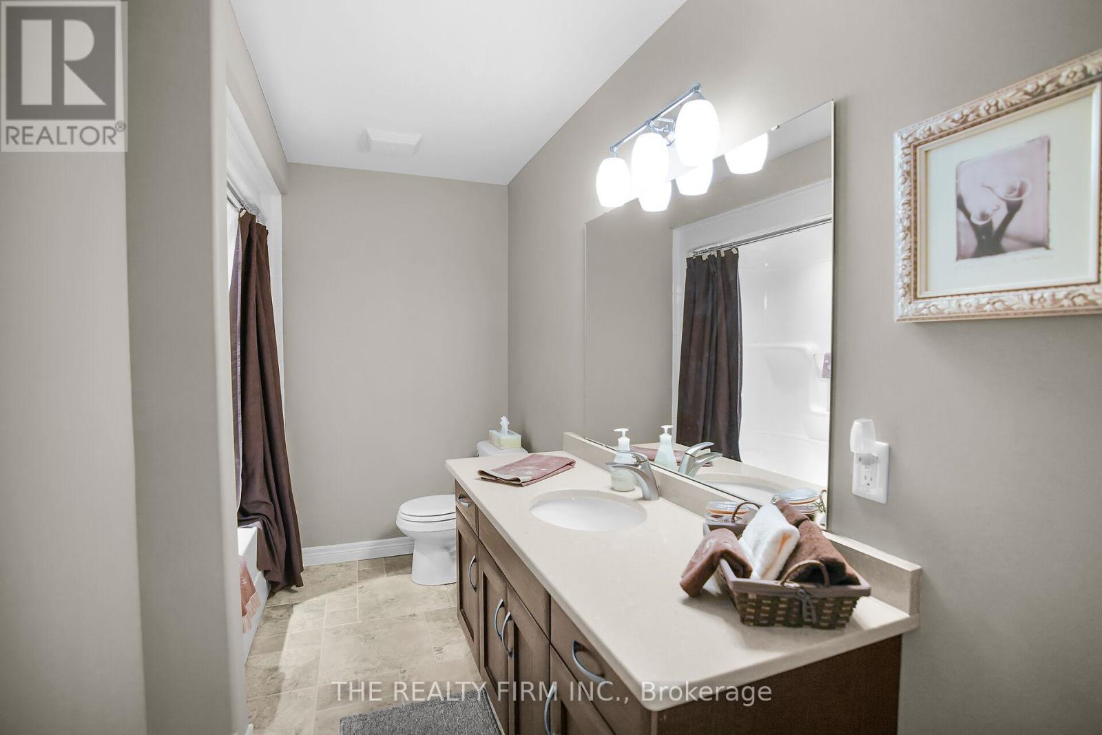 364 Darcy Drive E, Strathroy-Caradoc (Ne), Ontario  N7G 0A1 - Photo 35 - X12209178