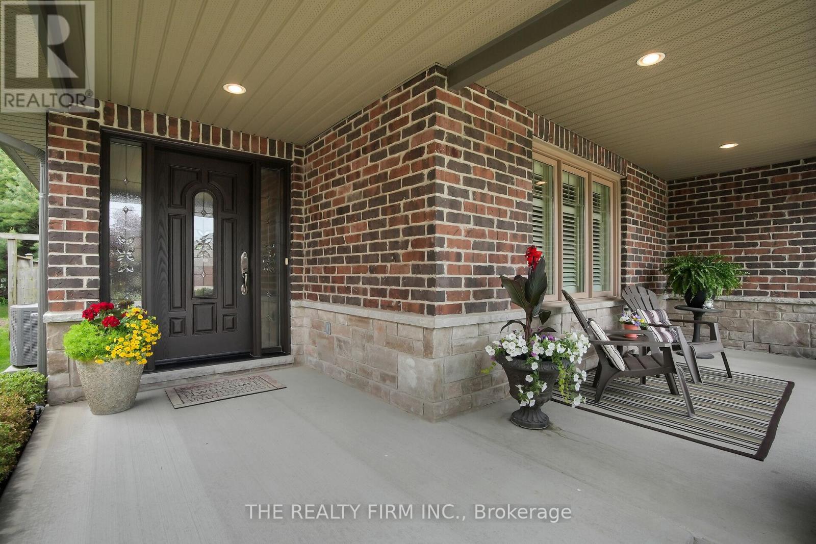 364 Darcy Drive E, Strathroy-Caradoc (Ne), Ontario  N7G 0A1 - Photo 4 - X12209178