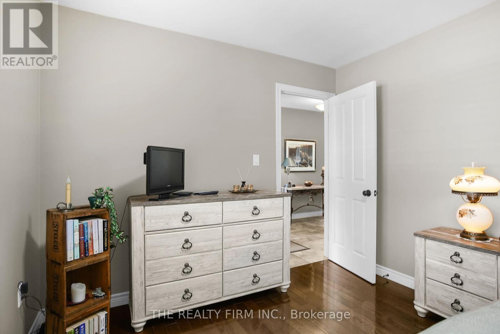 364 Darcy Drive E, Strathroy-Caradoc (Ne), Ontario  N7G 0A1 - Photo 7 - X12209178