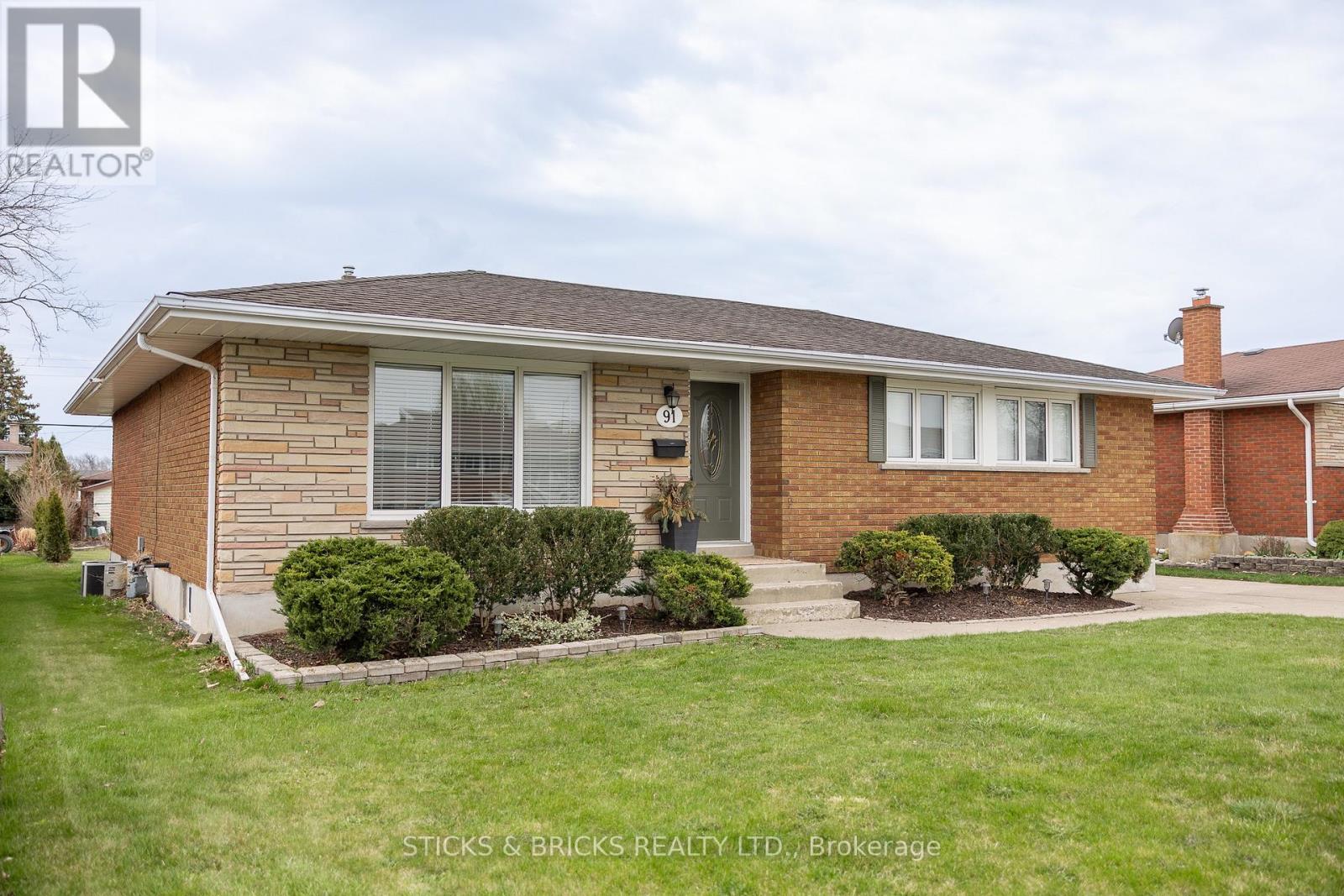 91 Elgin Street, Thorold (Thorold Downtown), Ontario  L2V 3B8 - Photo 3 - X12209011
